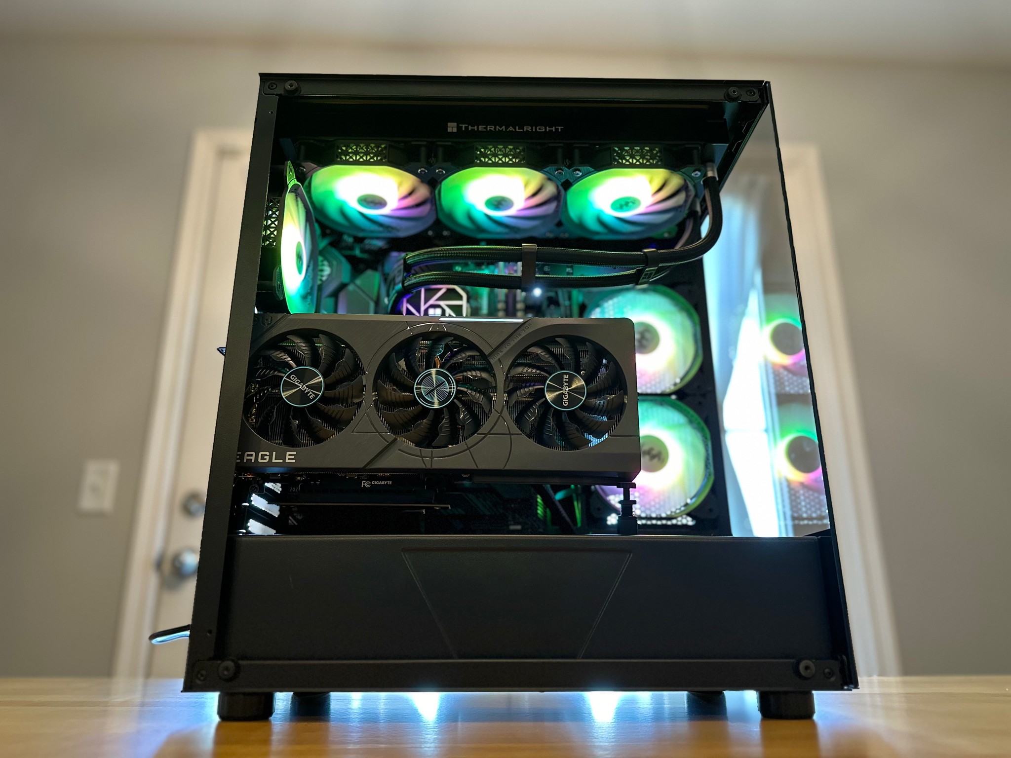 🫨🖤²|RTX 4070 ti, Ryzen 7 5800x, 32gb DDR4, 2tb SSD WiFi Equipped AIO Cooled Gaming PC!