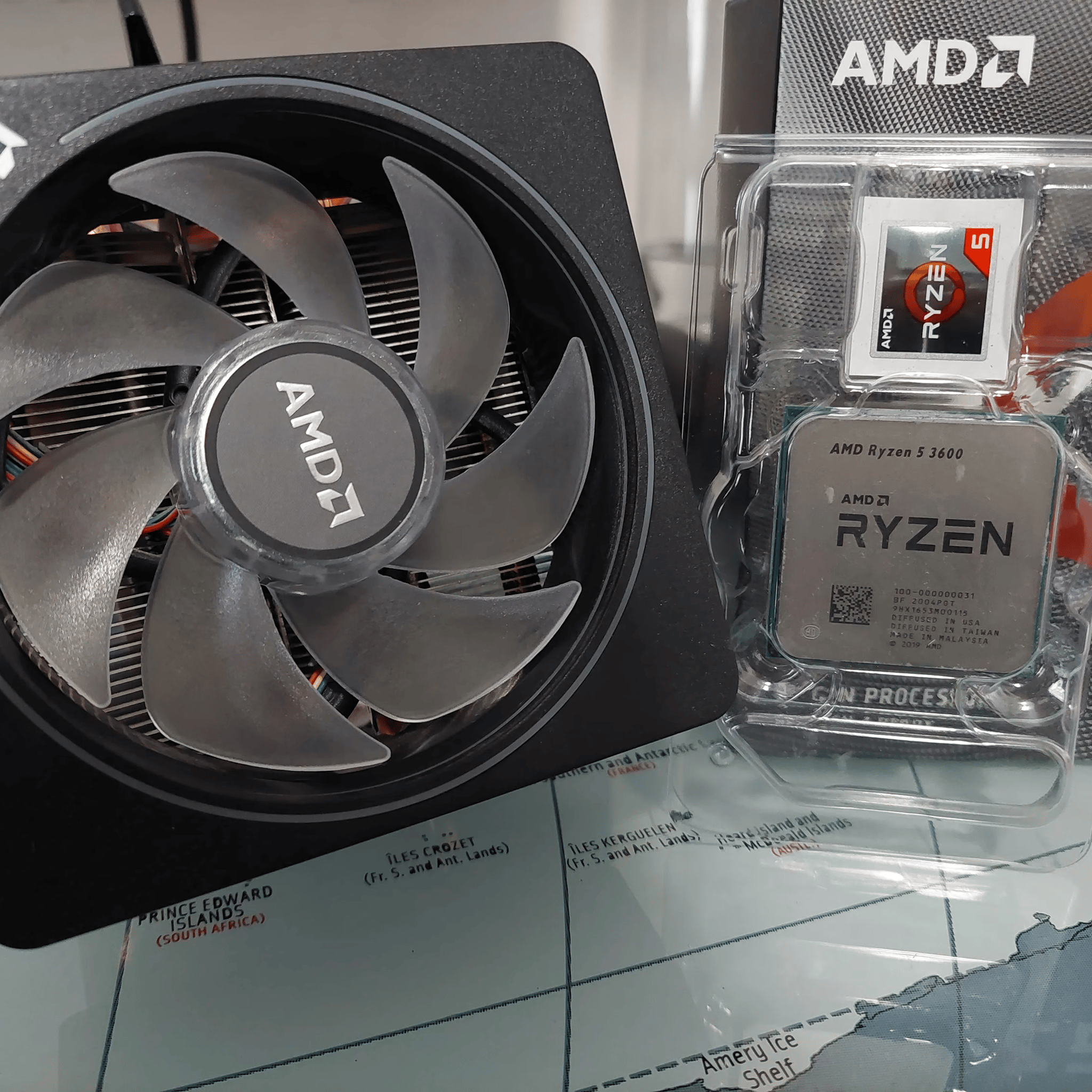 AMD Ryzen 5 3600 with Wraith Prism Cooler Combo 