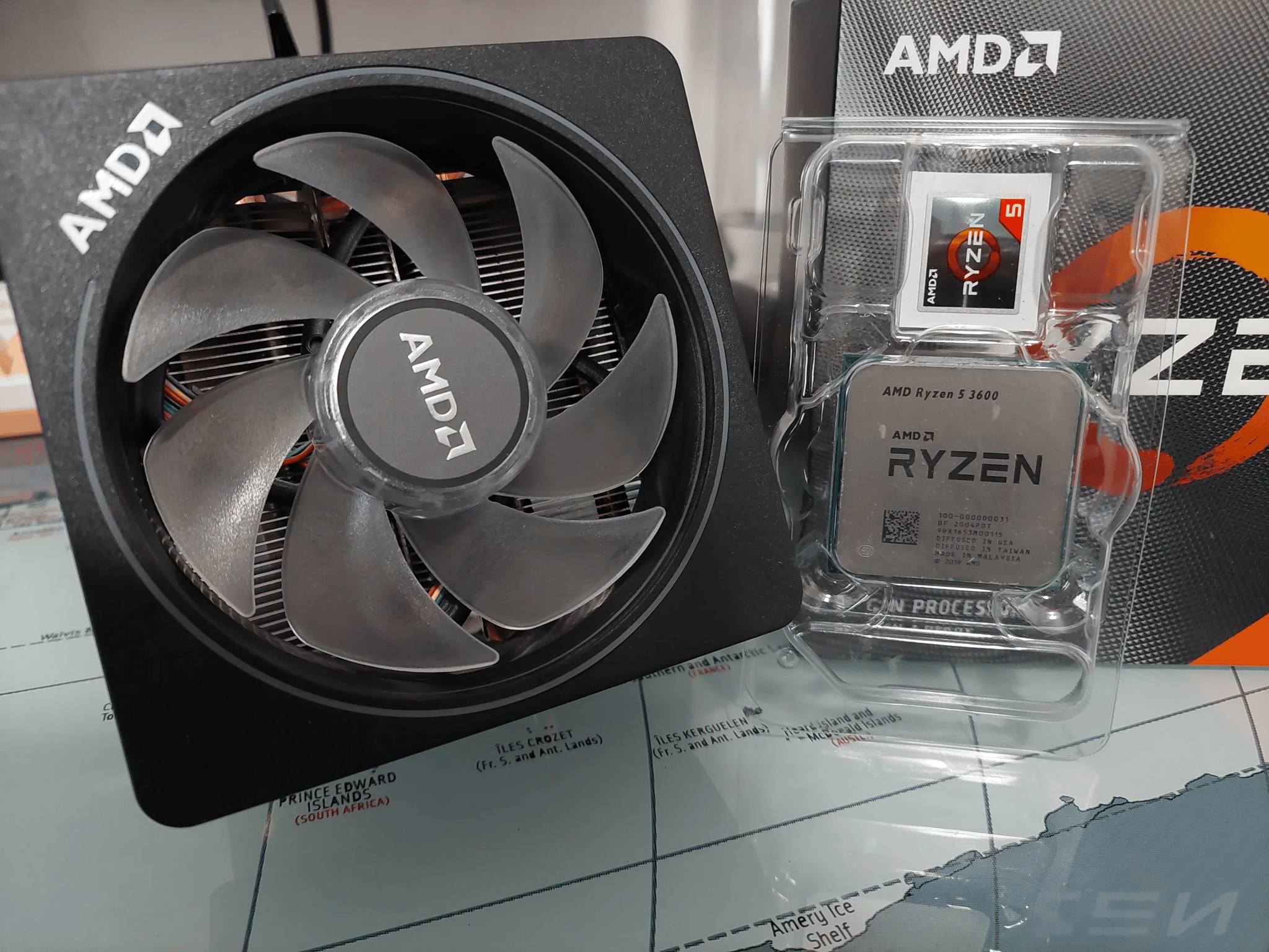 AMD Ryzen 5 3600 with Wraith Prism Cooler Combo 