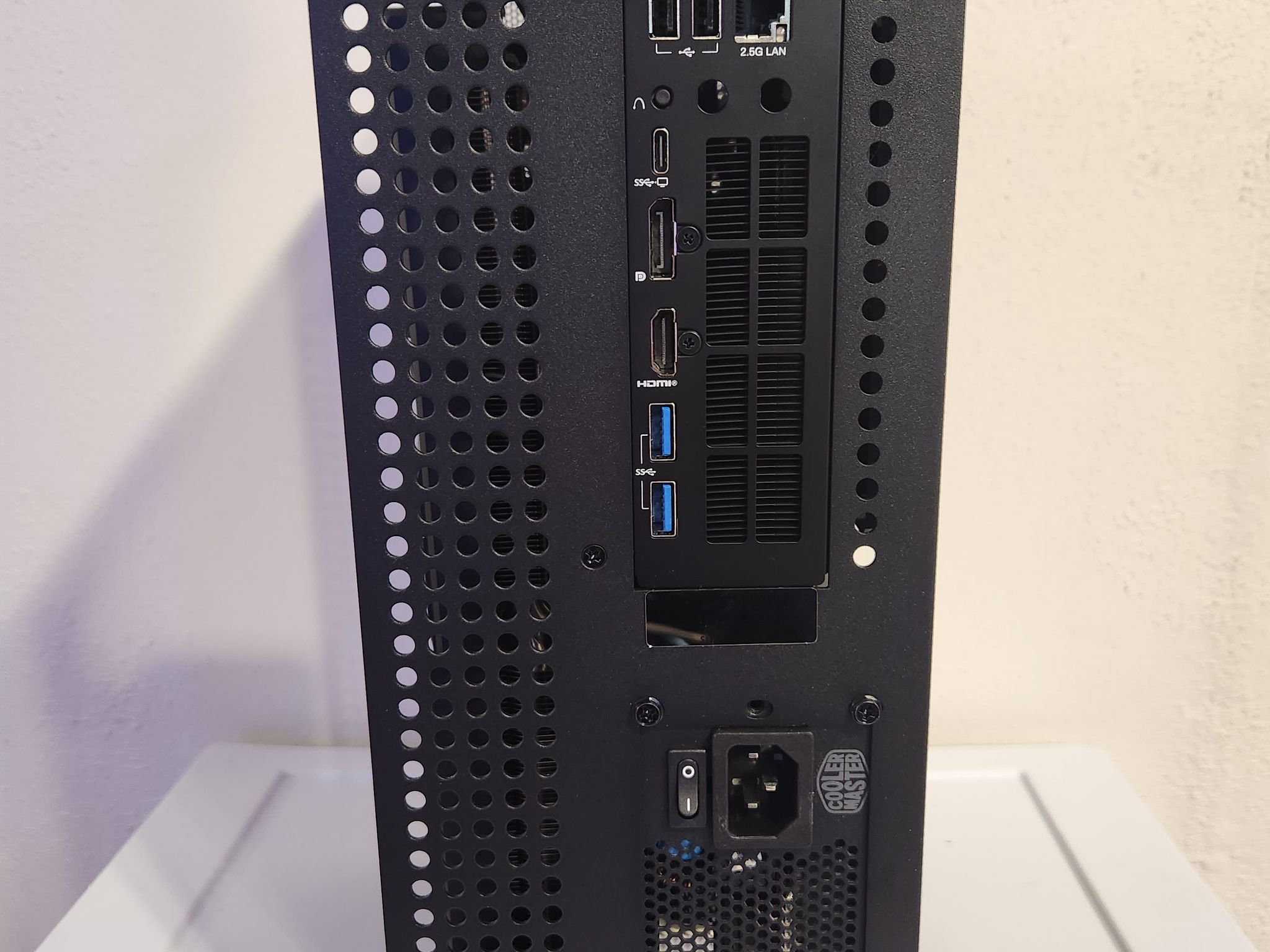 SFF Gaming PC – Ryzen 9 7945HX3D + Radeon RX 9070 + 48GB DDR5 + 2TB SSD