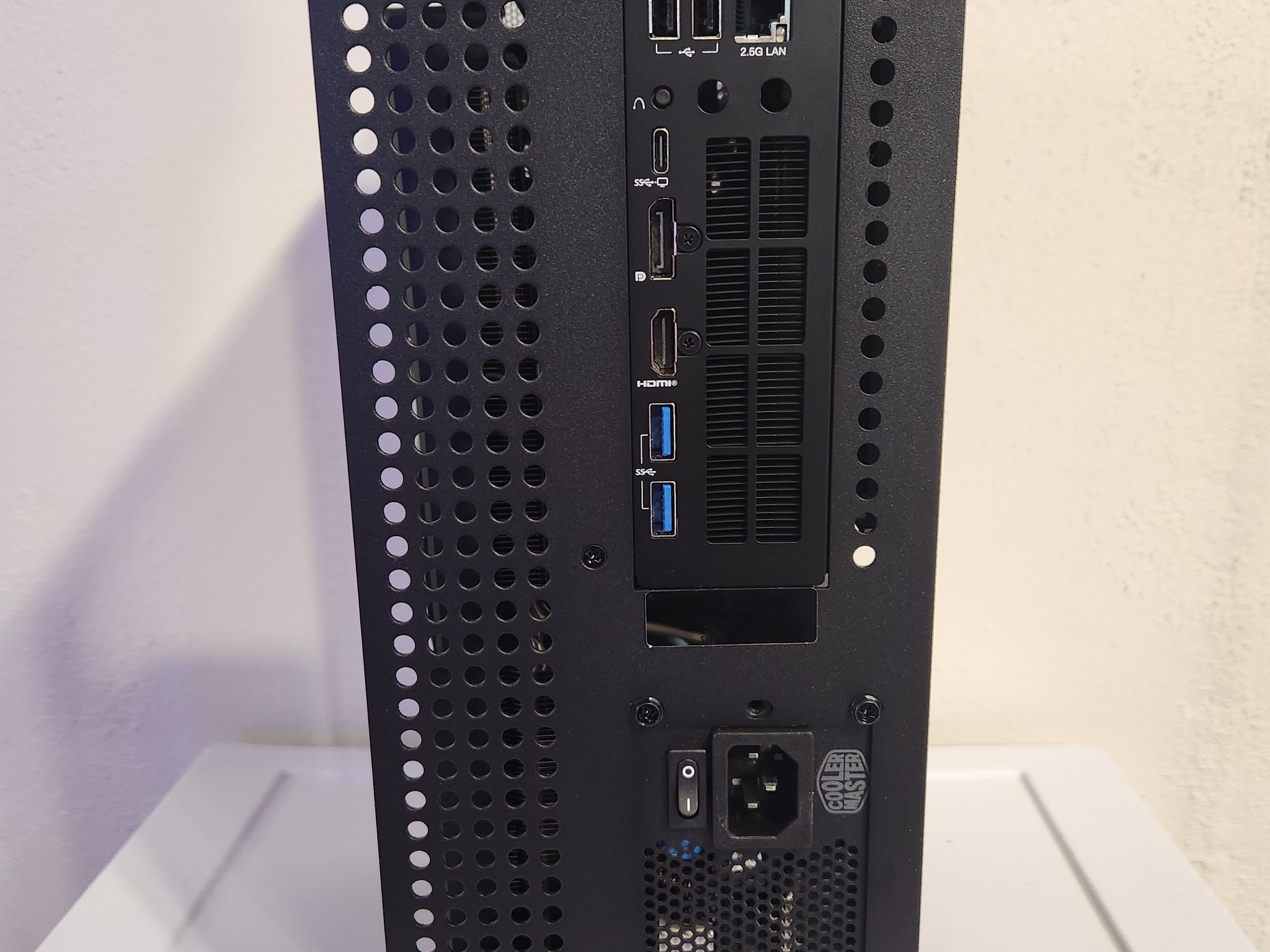 SFF Gaming PC – Ryzen 9 7945HX3D + Radeon RX 9070 + 48GB DDR5 + 2TB SSD