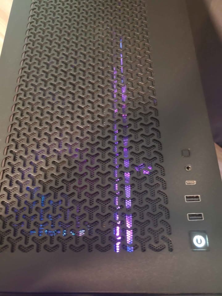 Radeon RX 9070 XT Custom Gaming PC - Ryzen 7 9850X3D, 32GB RAM