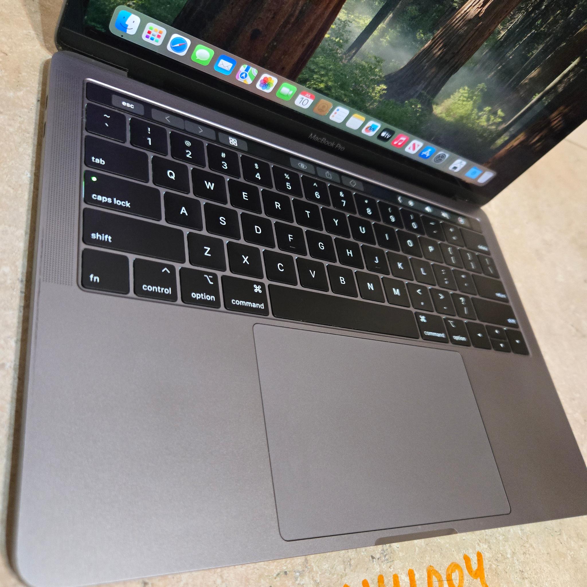 Apple Macbook Pro 13 inch Laptop - 2018 - 256GB SSD - intel i5 - Model A1989