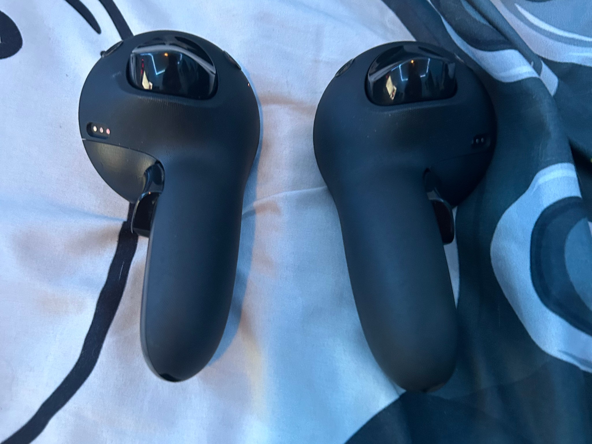 Meta quest 2 with Meta quest pro controllers and accesories