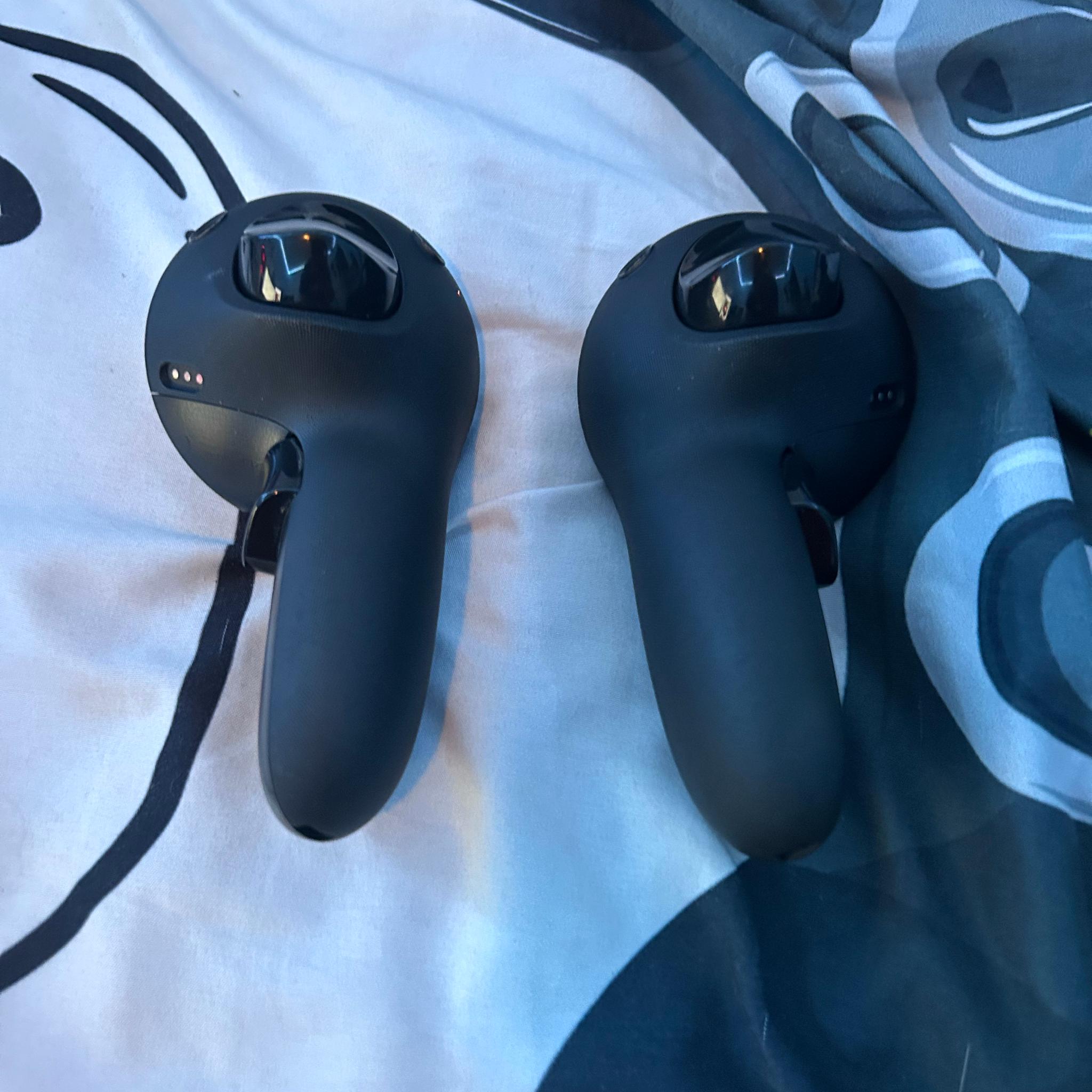 Meta quest 2 with Meta quest pro controllers and accesories