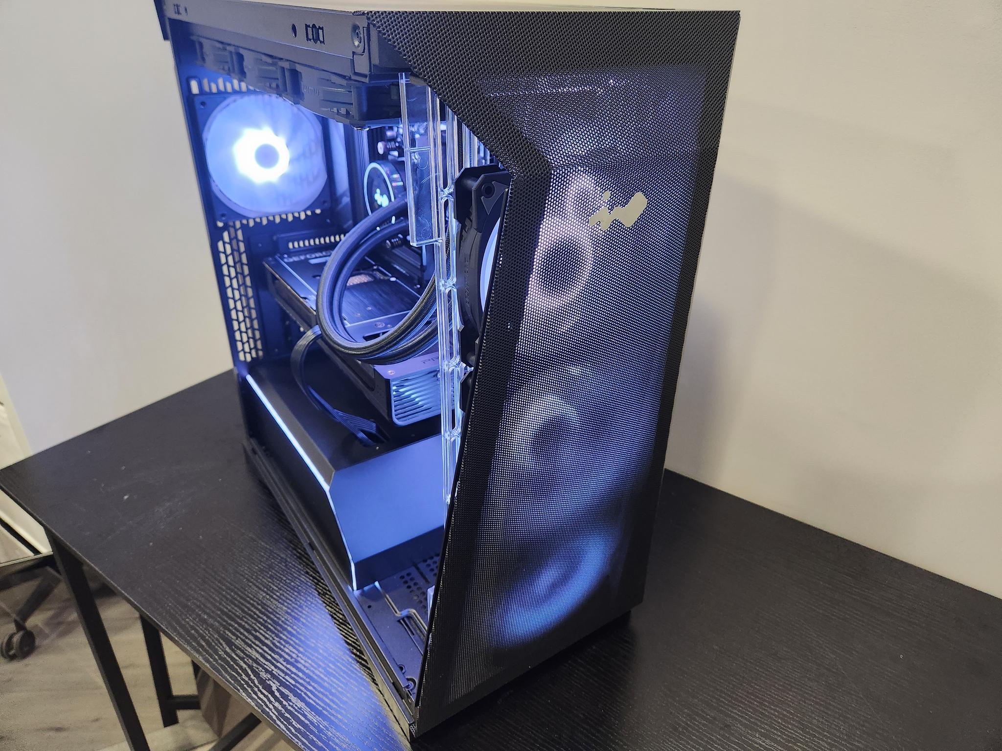RTX 5070 4k gaming pc, built into a 2 way mirror gaming case!!!!!