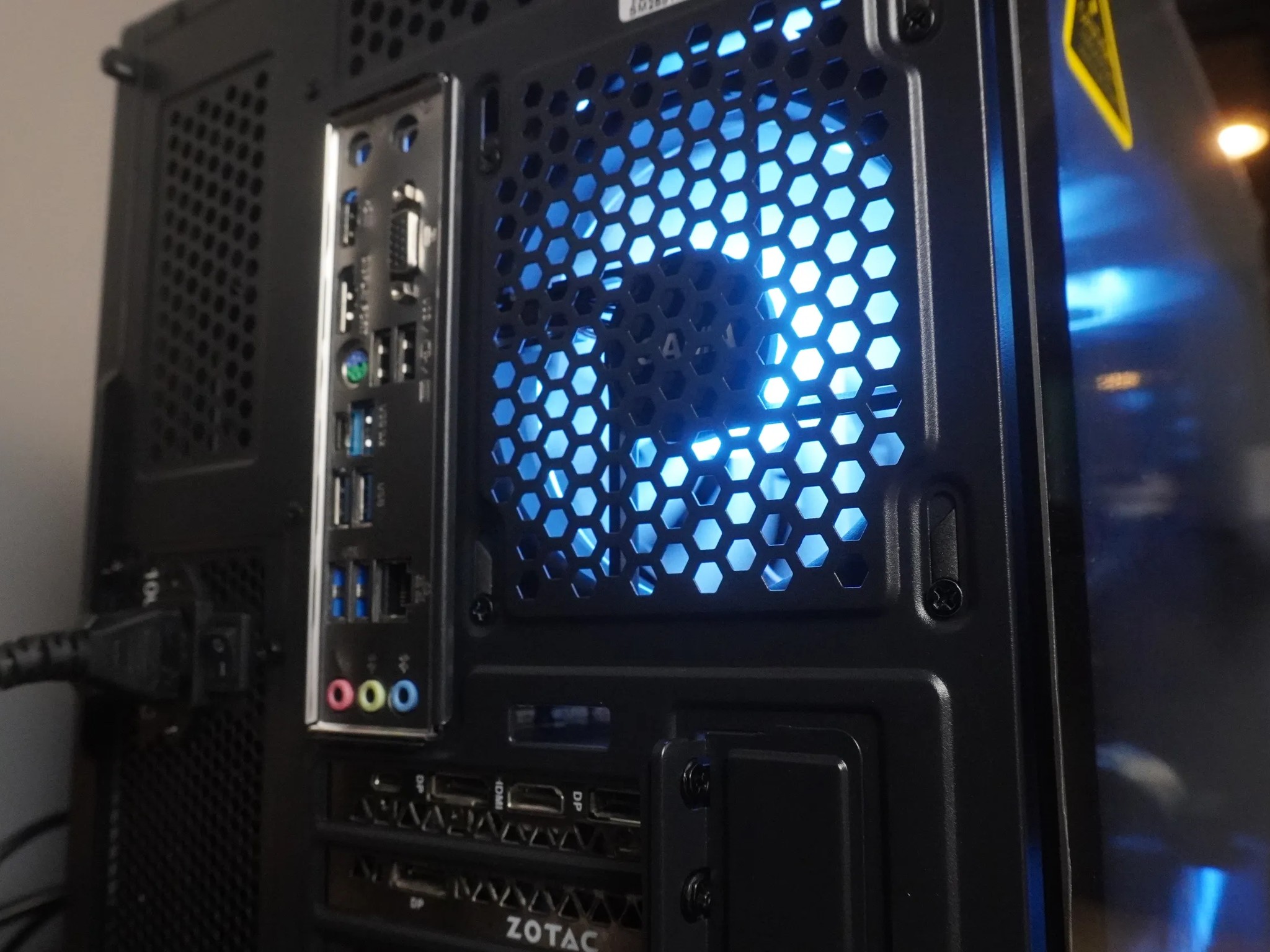 🖤 STEALTH 🖤 1440p/1080p GAMING MACHINE 💚 RTX 2070 🧡 Ryzen 5 5600 | 32GB | WIFI | WIN ...