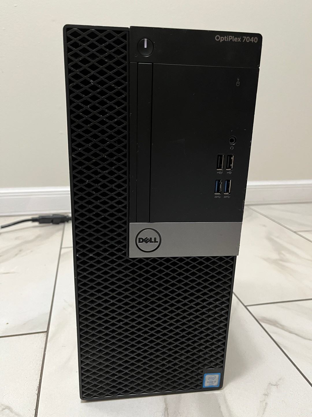 NVIDIA RTX 2060 SUPER, Intel i7-6700, 16GB RAM, 750GB Storage