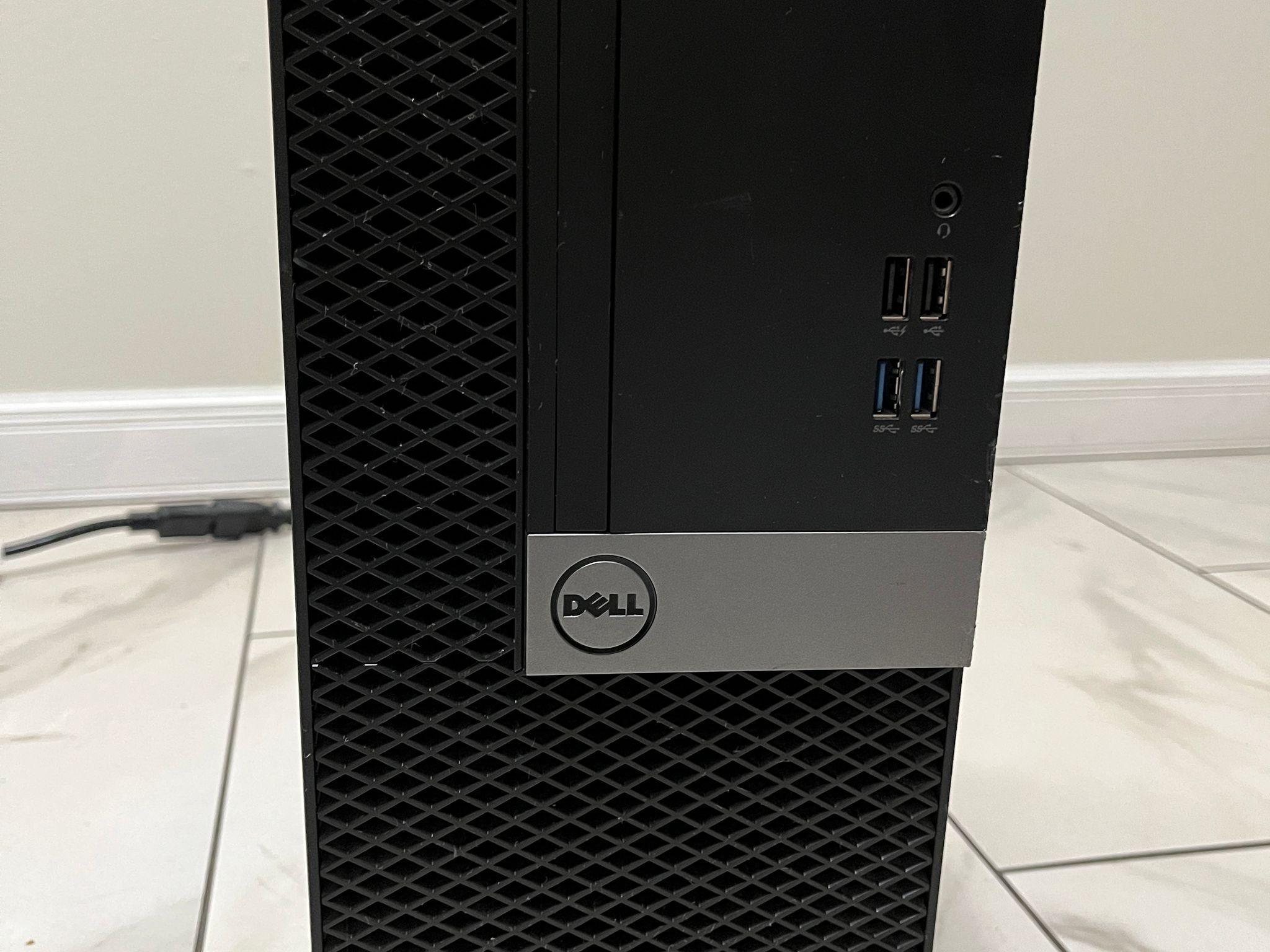 NVIDIA RTX 2060 SUPER, Intel i7-6700, 16GB RAM, 750GB Storage - Dell Modded Gaming PC w/ Wi-Fi & BT