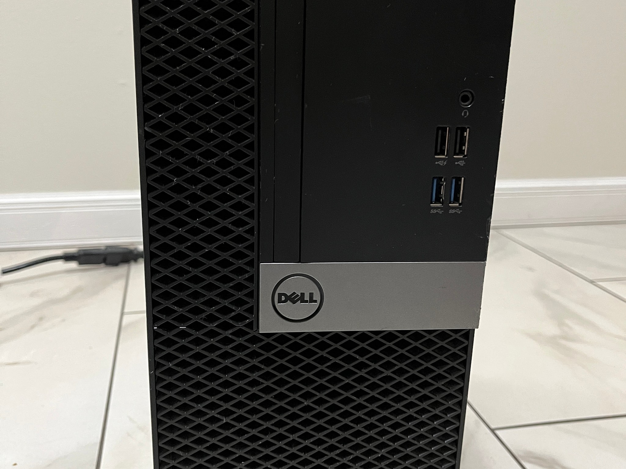 NVIDIA RTX 2060 SUPER, Intel i7-6700, 16GB RAM, 750GB Storage