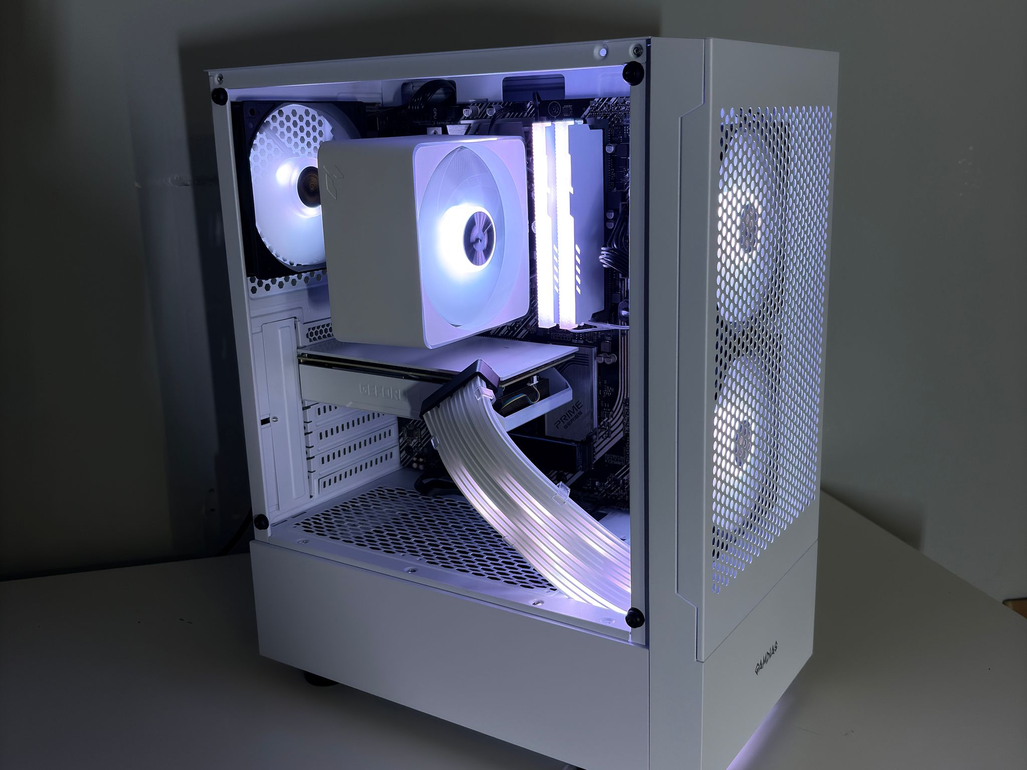 White Gaming PC | i7 + RTX 2060 Super | 16GB 3200MHz | Ready to Play