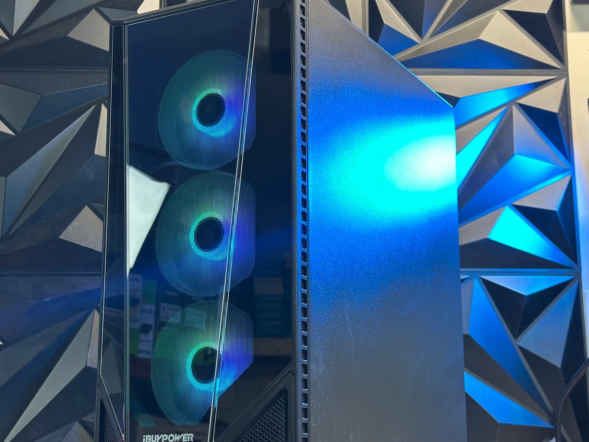 Custom Gaming PC - Intel Core i7 8700- 32GB DDR4 - Nvidia RTX 4060 - SSD + 1TB W11