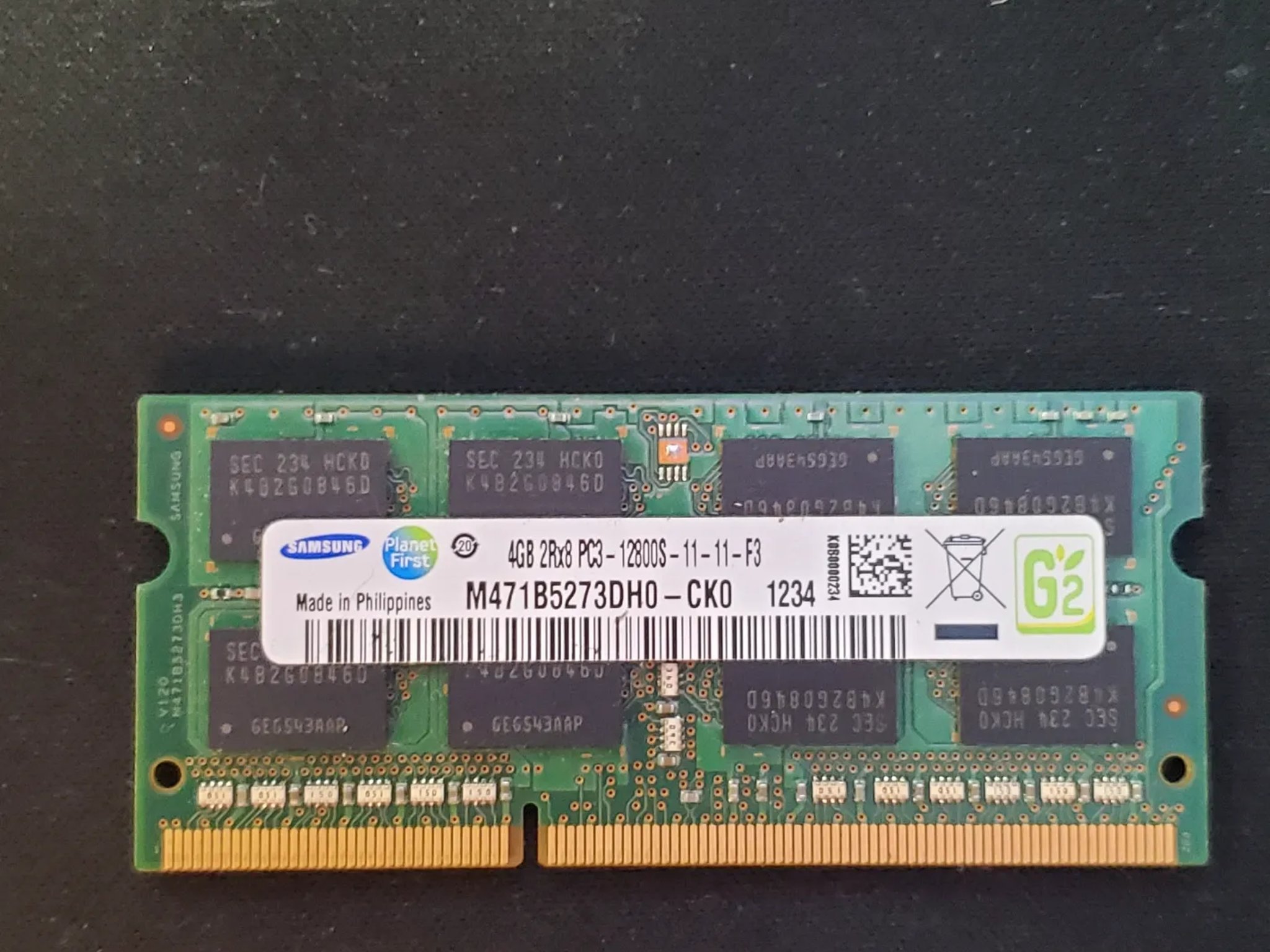 Samsung 4GB DDR3 PC3-12800 1600MHz 204-Pin SODIMM Laptop Memory Module RAM. Model M471B5273DH0-CK0