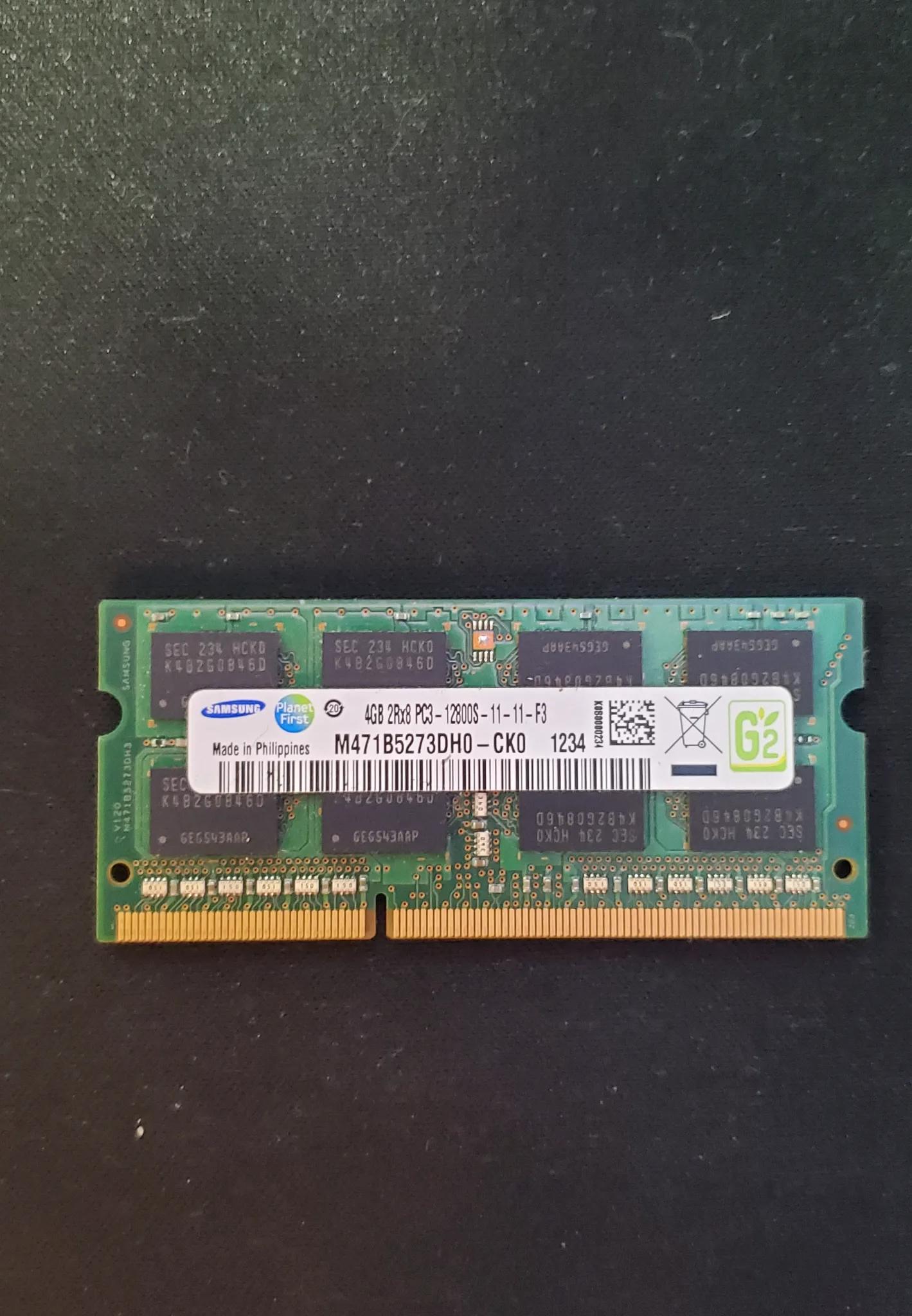 Samsung 4GB DDR3 PC3-12800 1600MHz 204-Pin SODIMM Laptop Memory Module RAM. Model M471B5273DH0-CK0