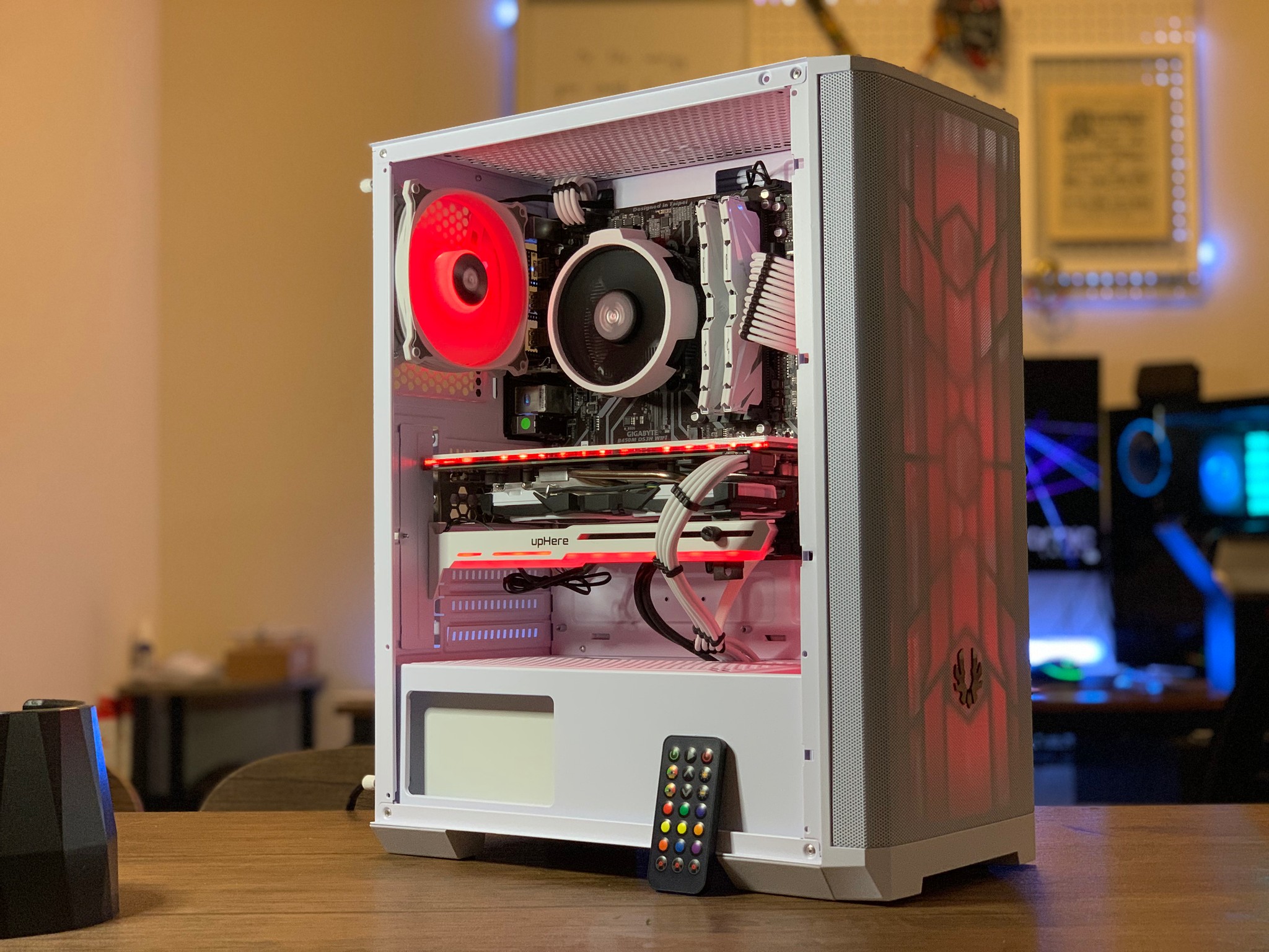 Entry Level White Gaming PC (Ryzen 5 2600 + RX 580) w/ WIFI
