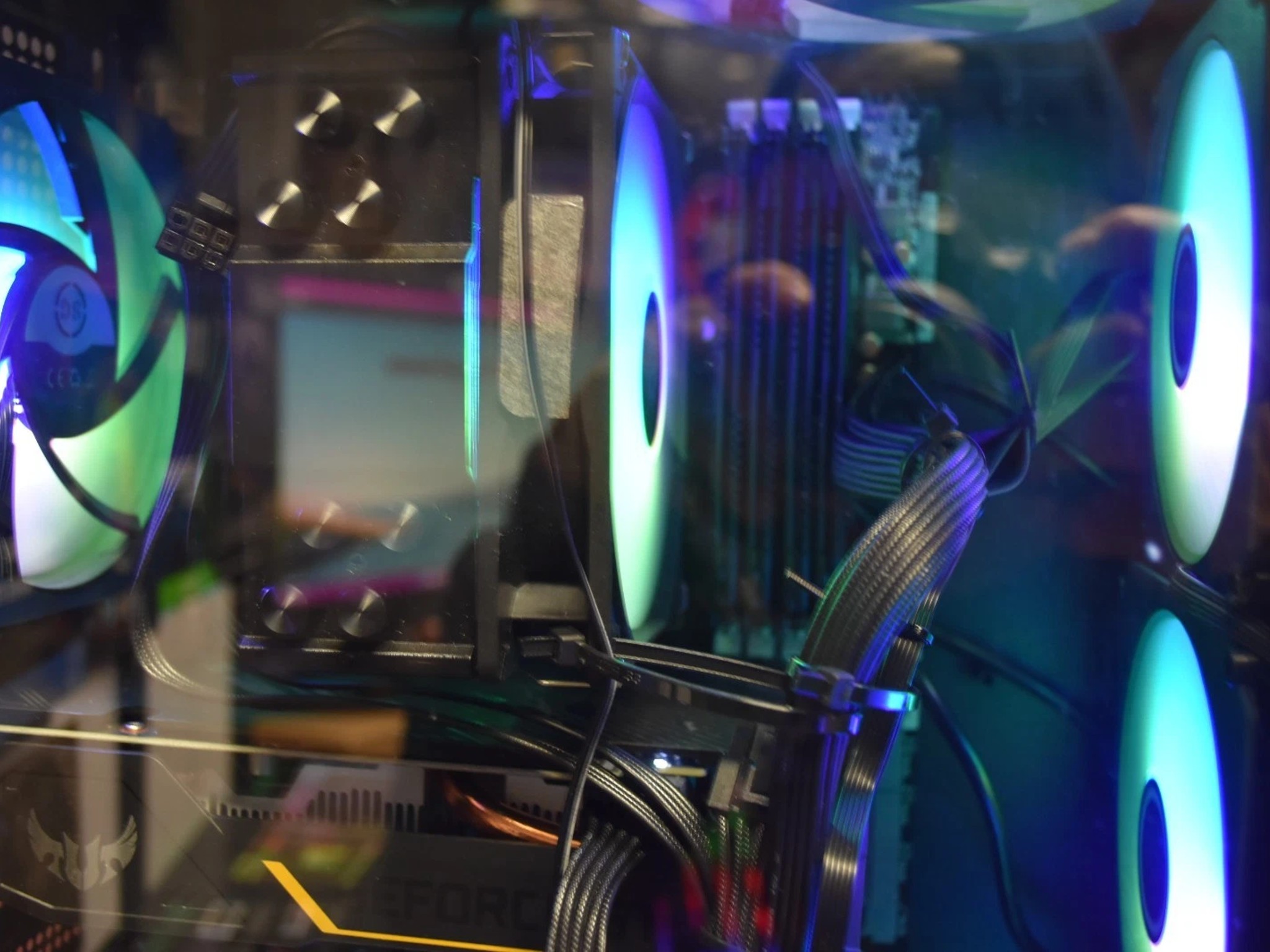 Intel I 7 4790 RAM 32 GB GPU GTX 1650 1 TB NVME 700 watts 80 plus gold  & speakers & keyboard& mouse