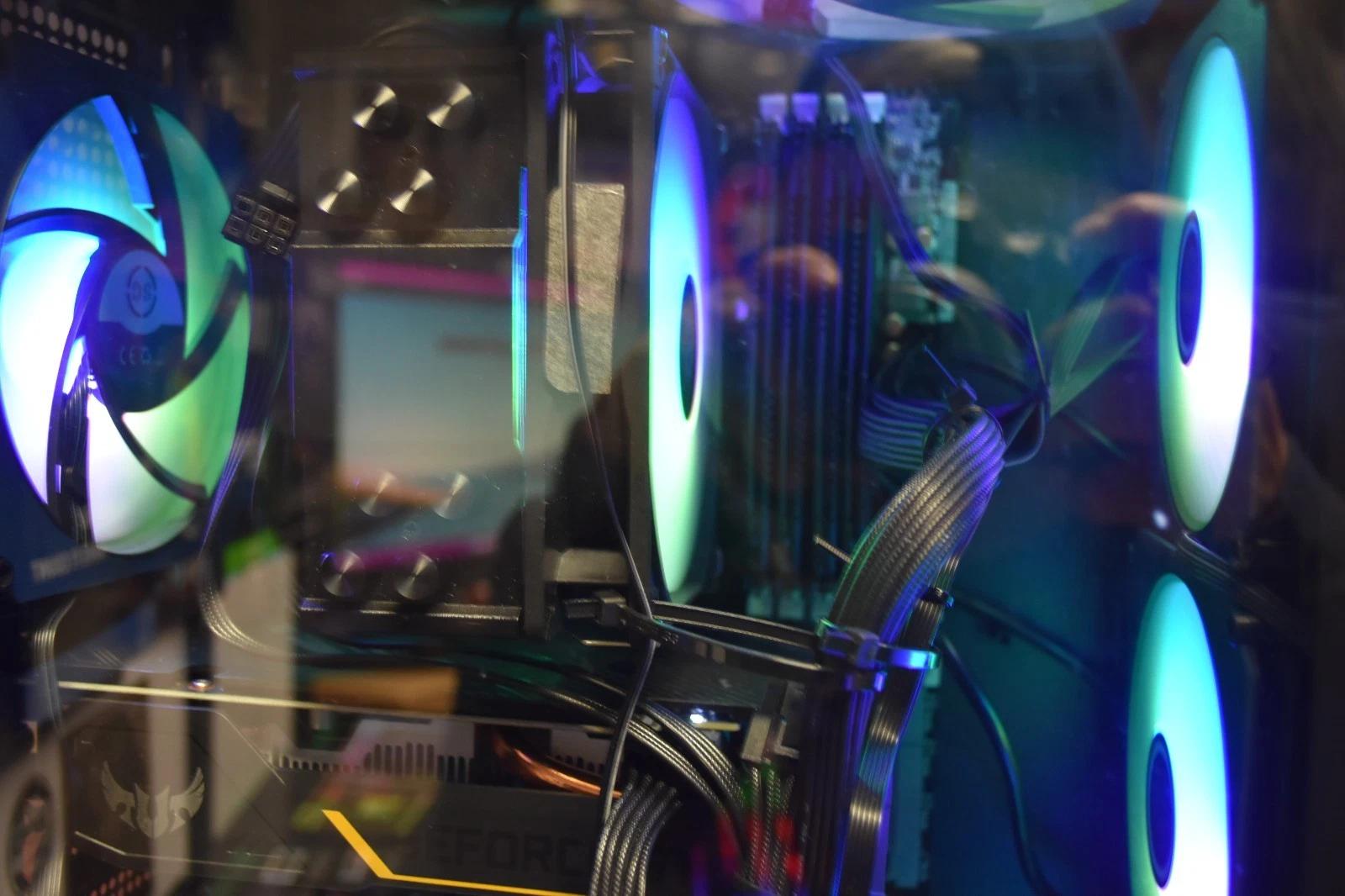 Intel I 7 4790 RAM 32 GB GPU GTX 1650 1 TB NVME 700 watts 80 plus gold  & speakers & keyboard& mouse