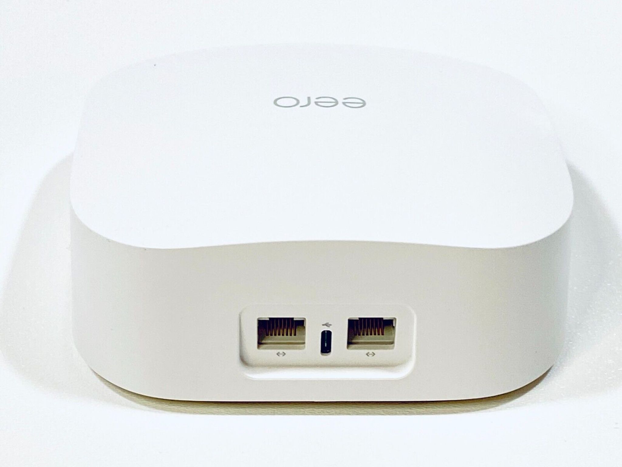 EERO Pro 6 Tri-band Wi-Fi 6 Gigabit Speed Mesh Wi-Fi Router K010001