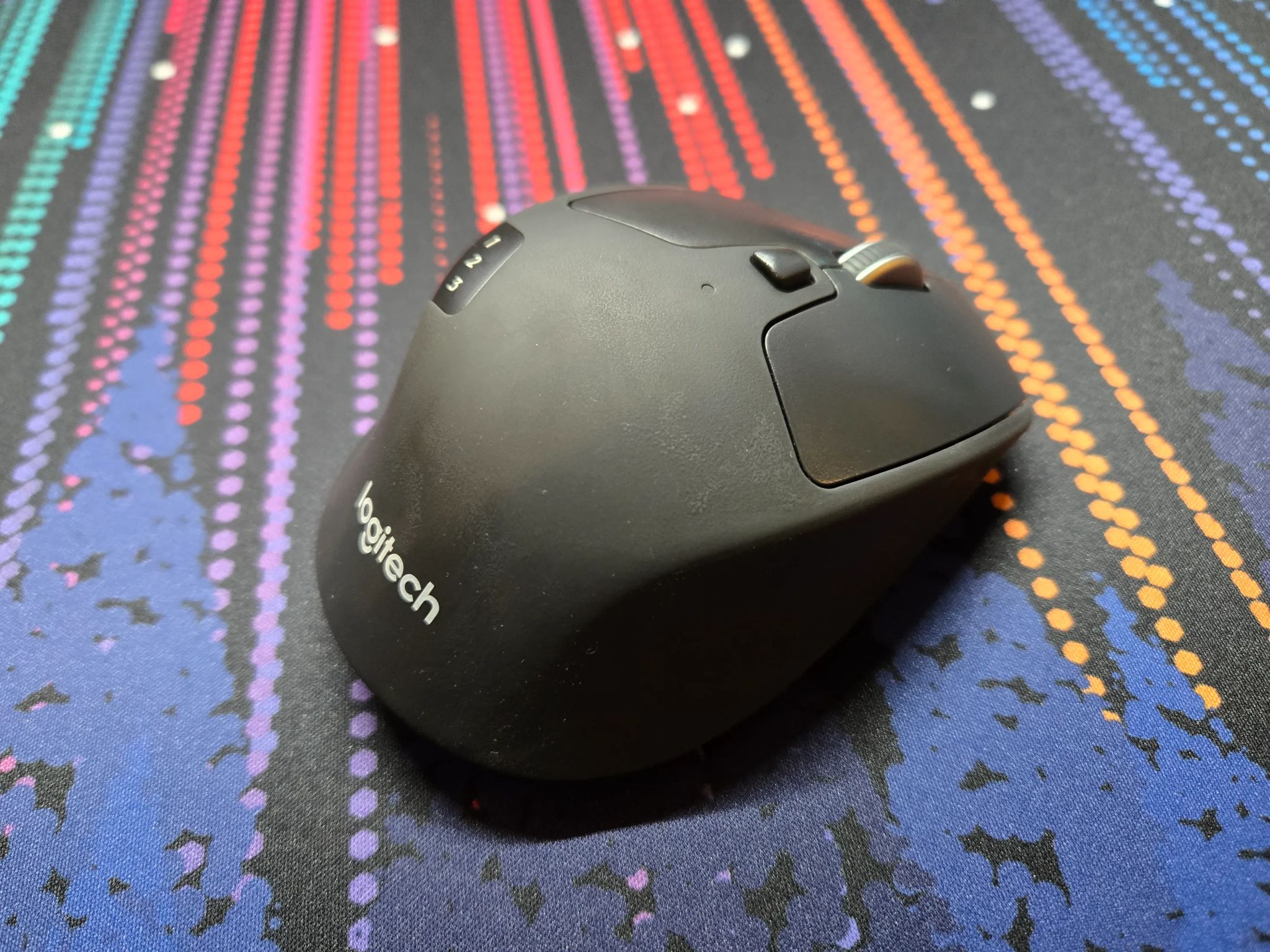 Logitech M720 Triathlon Mouse (+Mouse Pad)
