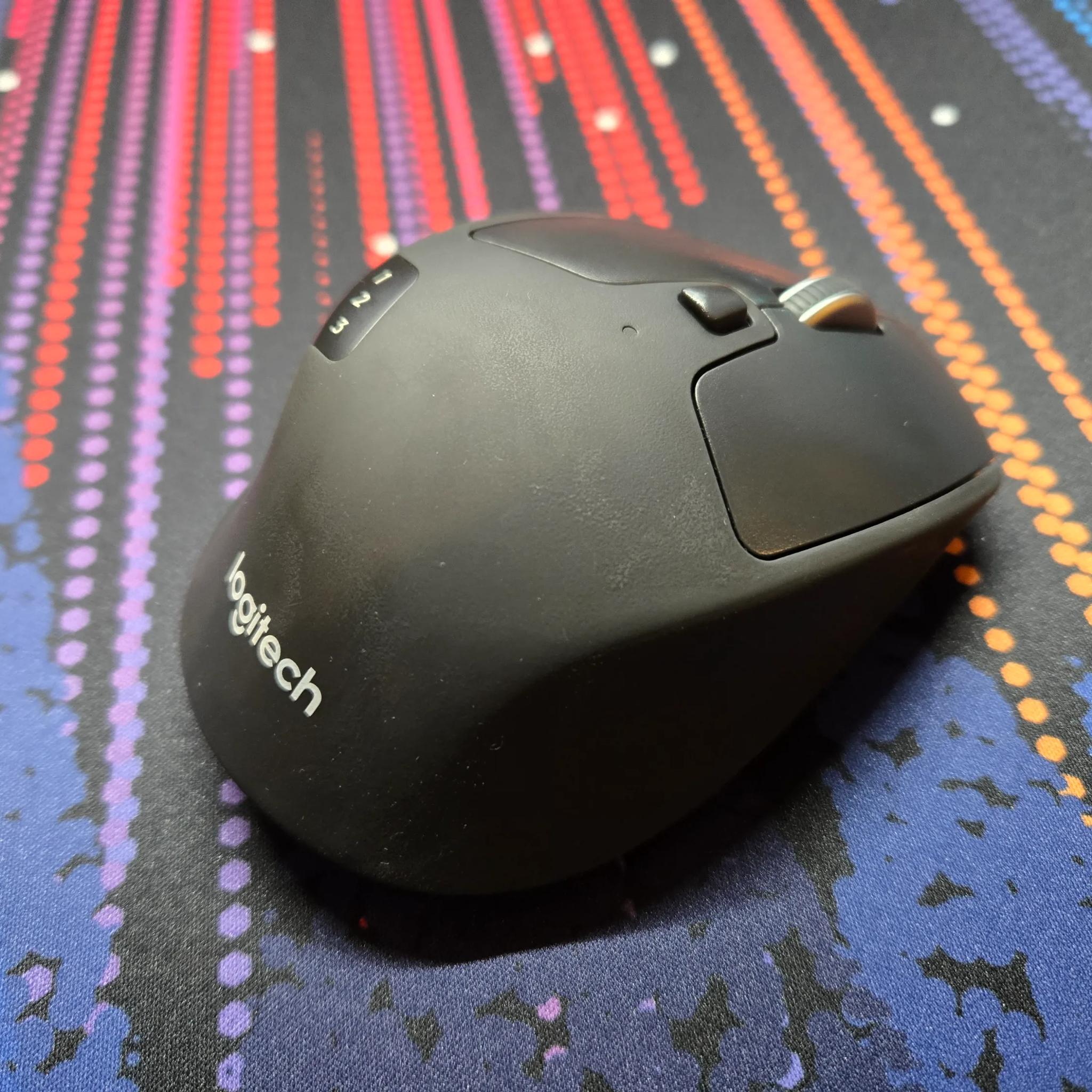 Logitech M720 Triathlon Mouse (+Mouse Pad)