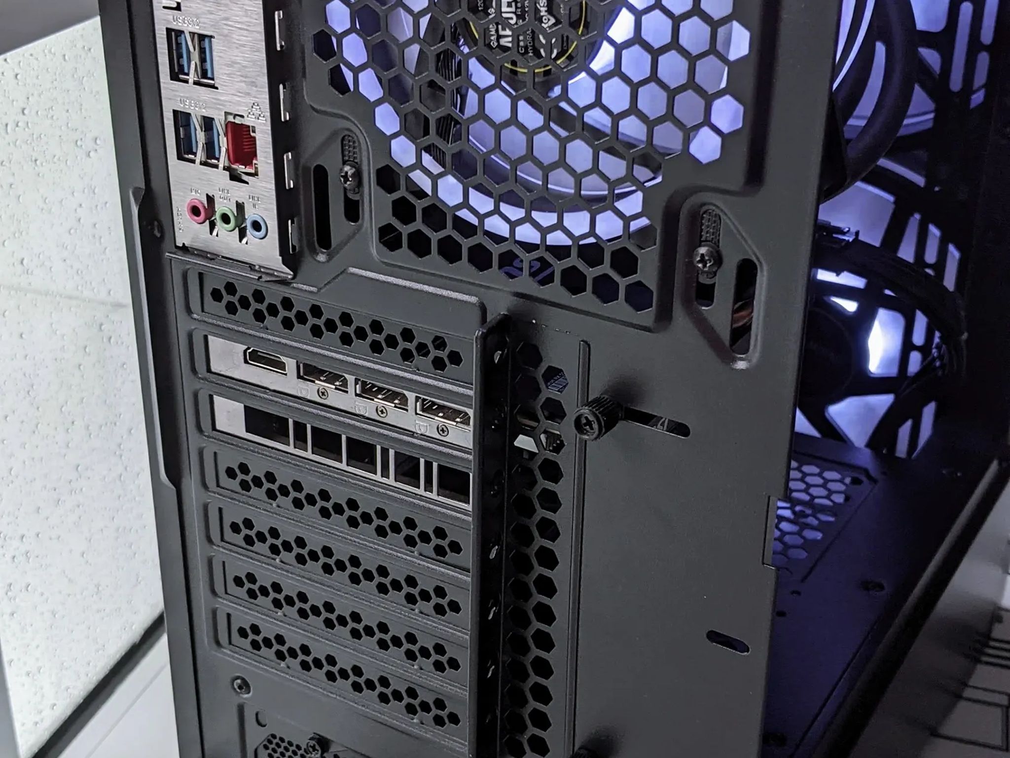 Omega💪/ Watercooled Intel Core i3-10100f, RX 5500xt 8GB, Mid-Range Gaming PC