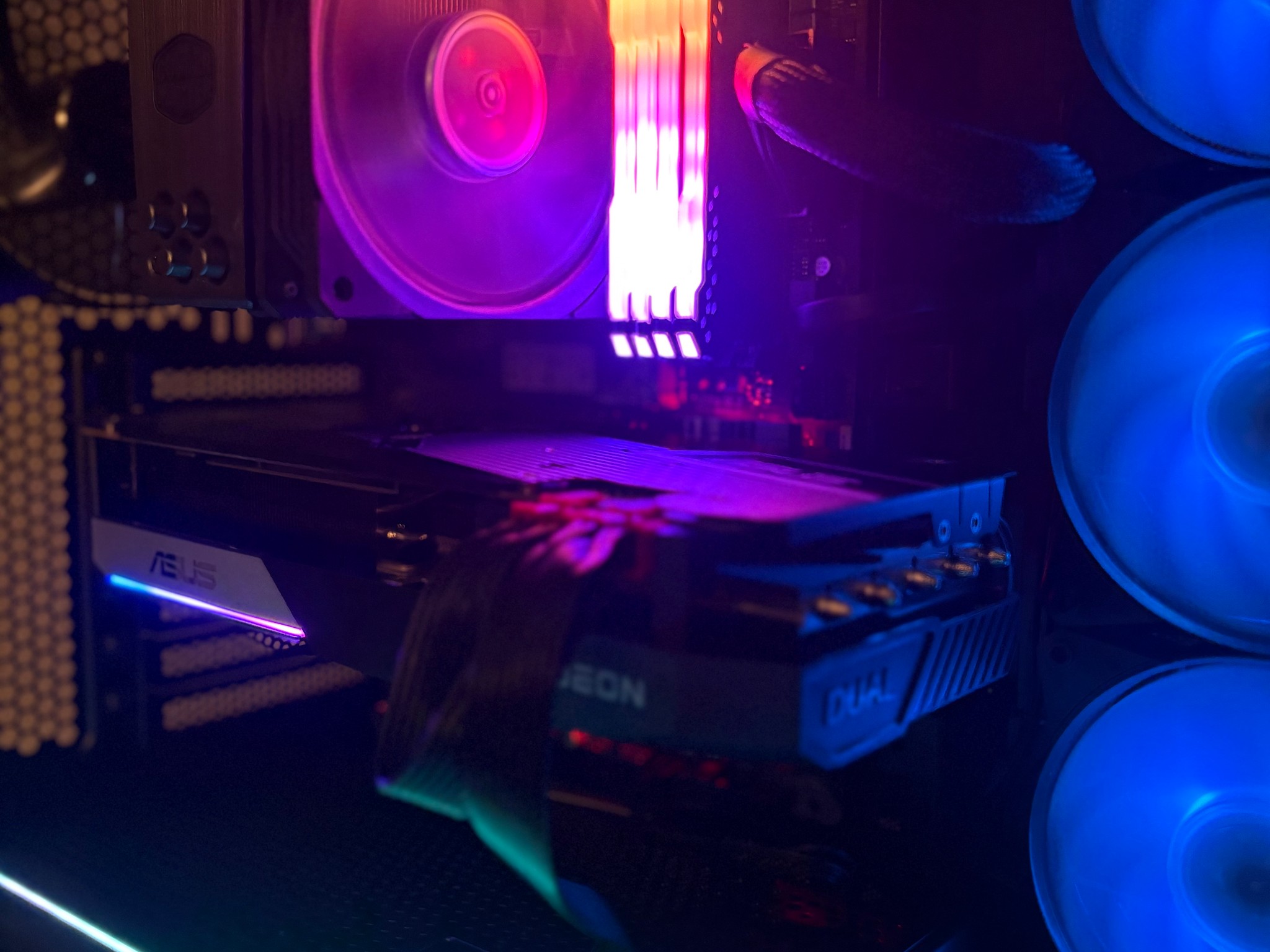 R7 5800X / RX 6750 XT / 32GB RAM / 512GB M.2 SSD
