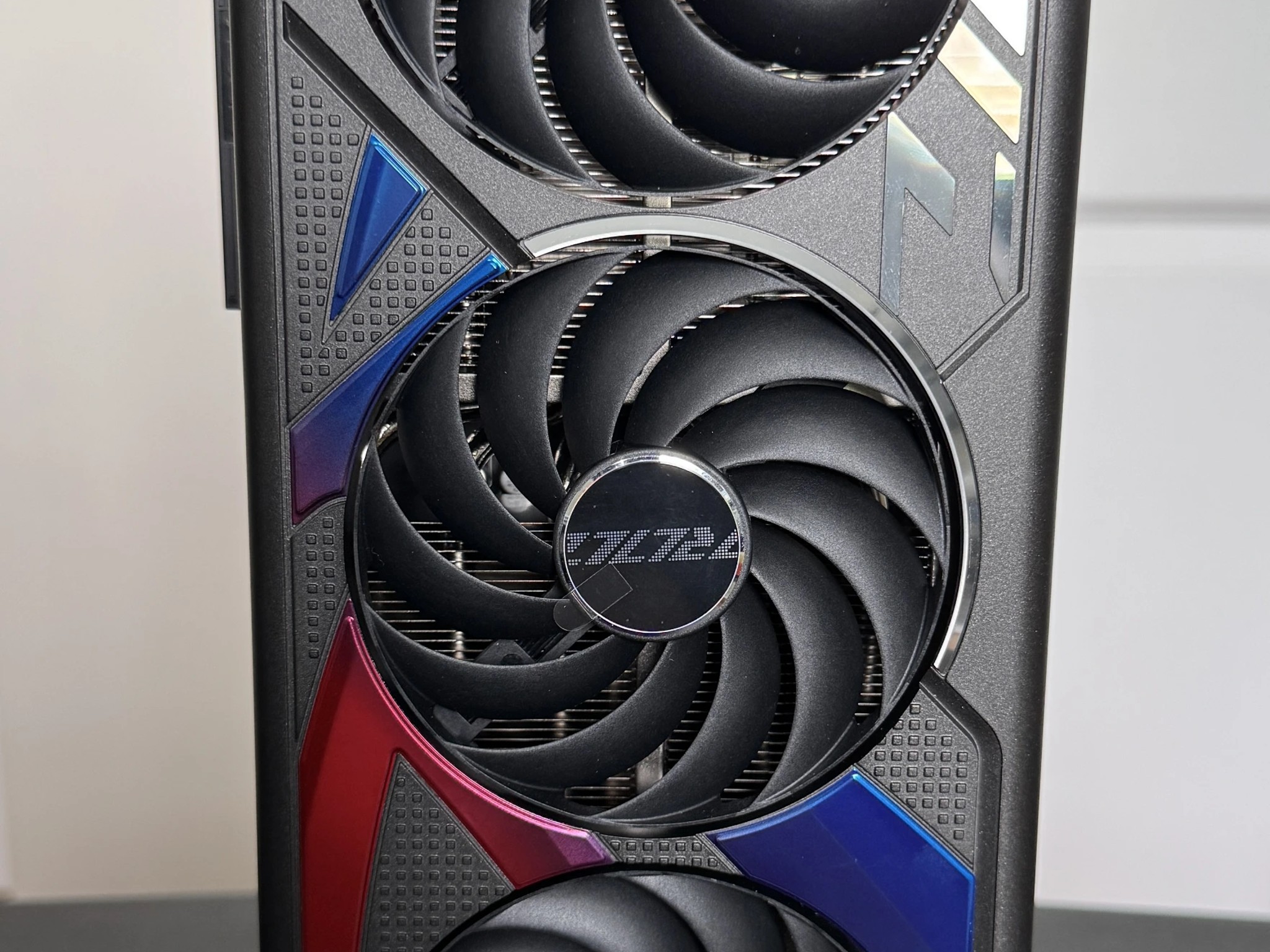 ASUS ROG Strix GeForce RTX 4070 SUPER 12GB GDDR6X OC Edition (ROG-STRIX-RTX4070S-O12G-GAMING)