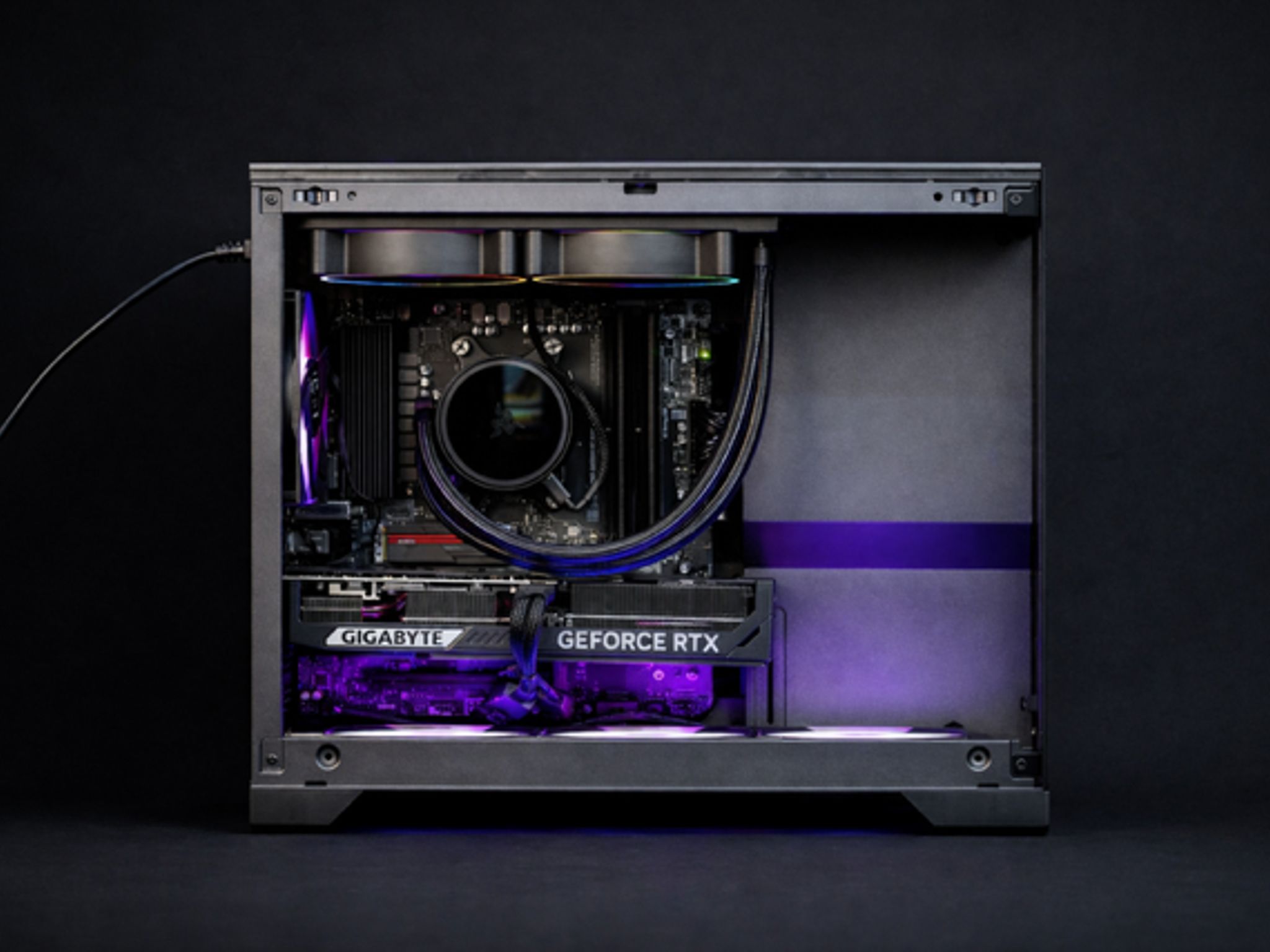 EXT View 70X Lite - Ryzen 5 4500, RTX 5050 8GB, 32GB DDR4 Ram, 1TB SSD