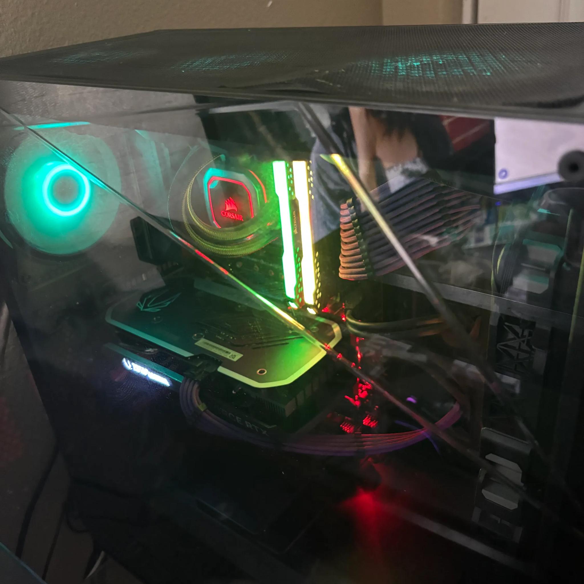 Gaming PC; i7 - 9700K , 16 GB RAM, NVIDIA 4060