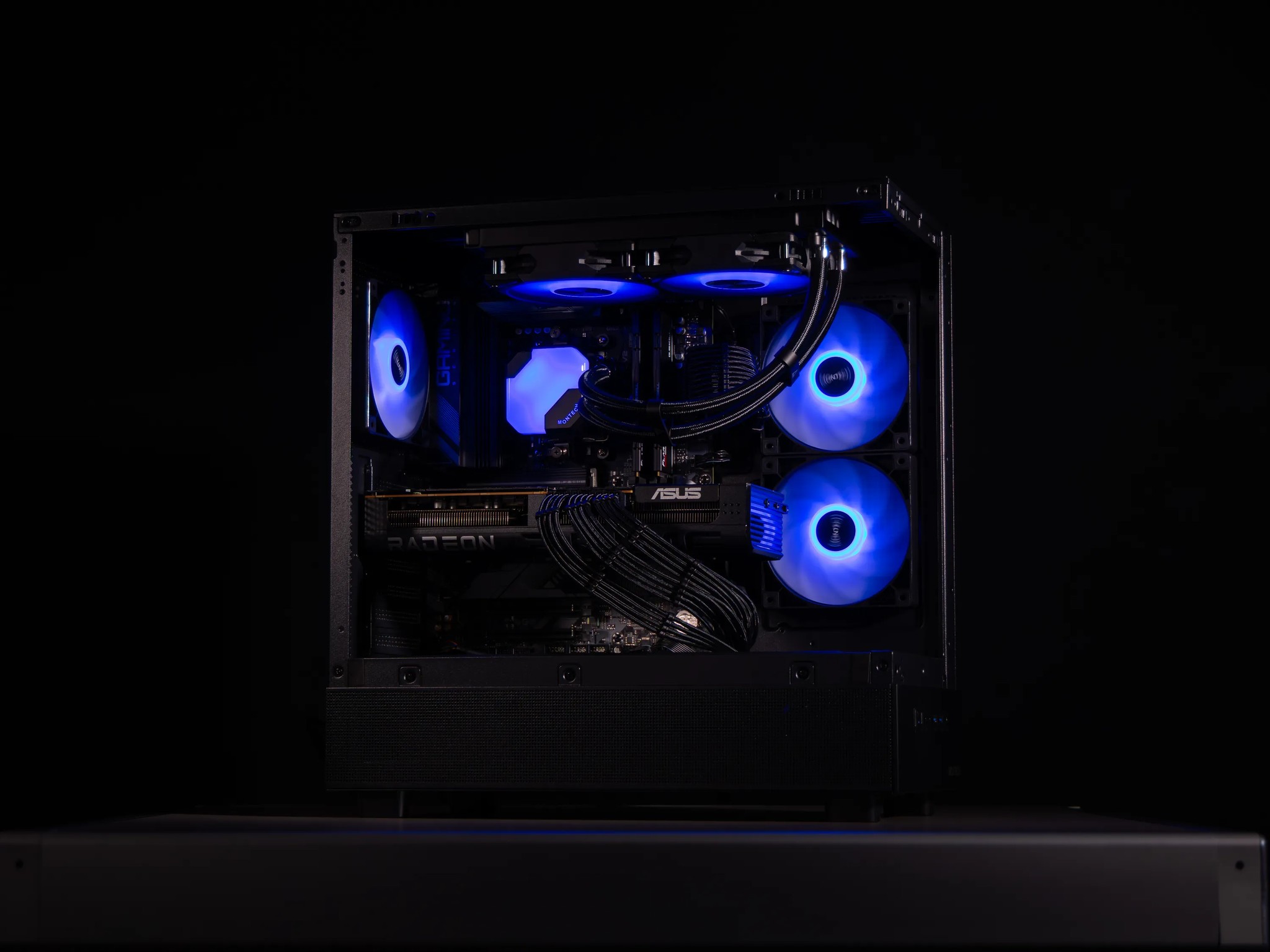 💥 Blitz 💥  RX 9070 XT / AMD R7 9700X / 1TB NVME / 32GB DDR5 RAM / 240 AIO / Windows 11 Pro