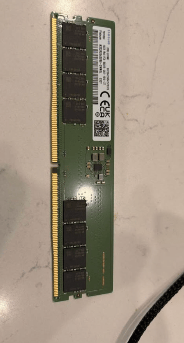 Samsung 32GB 2Rx16 PC5-5600 DIMM DDR5-44800 Non-ECC 288-Pin Desktop Memory RAM