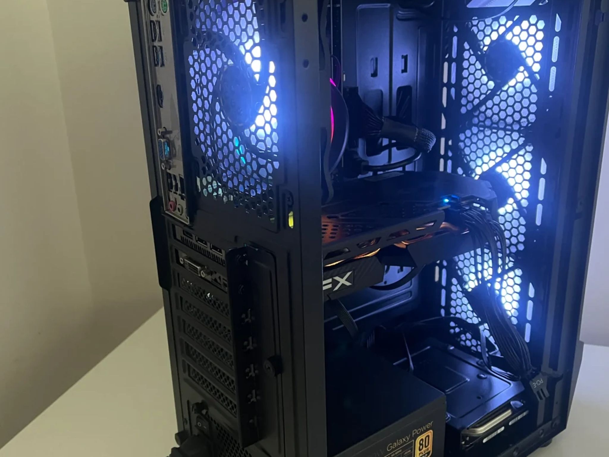 RX 580 / Intel I5 | WIFI | 16GB Ram | 1TB HDD + SSD | Windows 11 Activated
