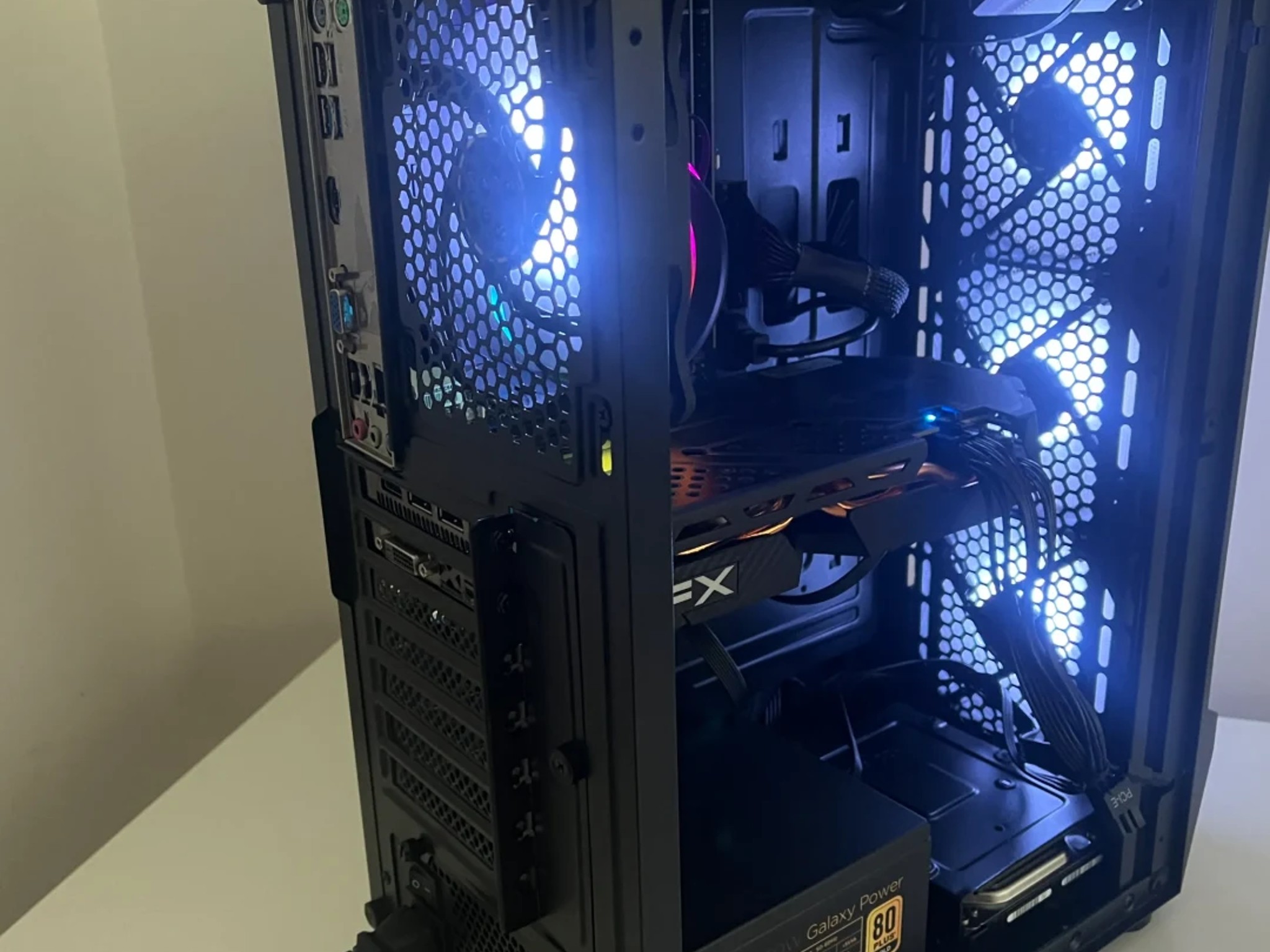 RX 580 / Intel I5 | WIFI | 16GB Ram | 1TB HDD + SSD | Windows 11 Activated