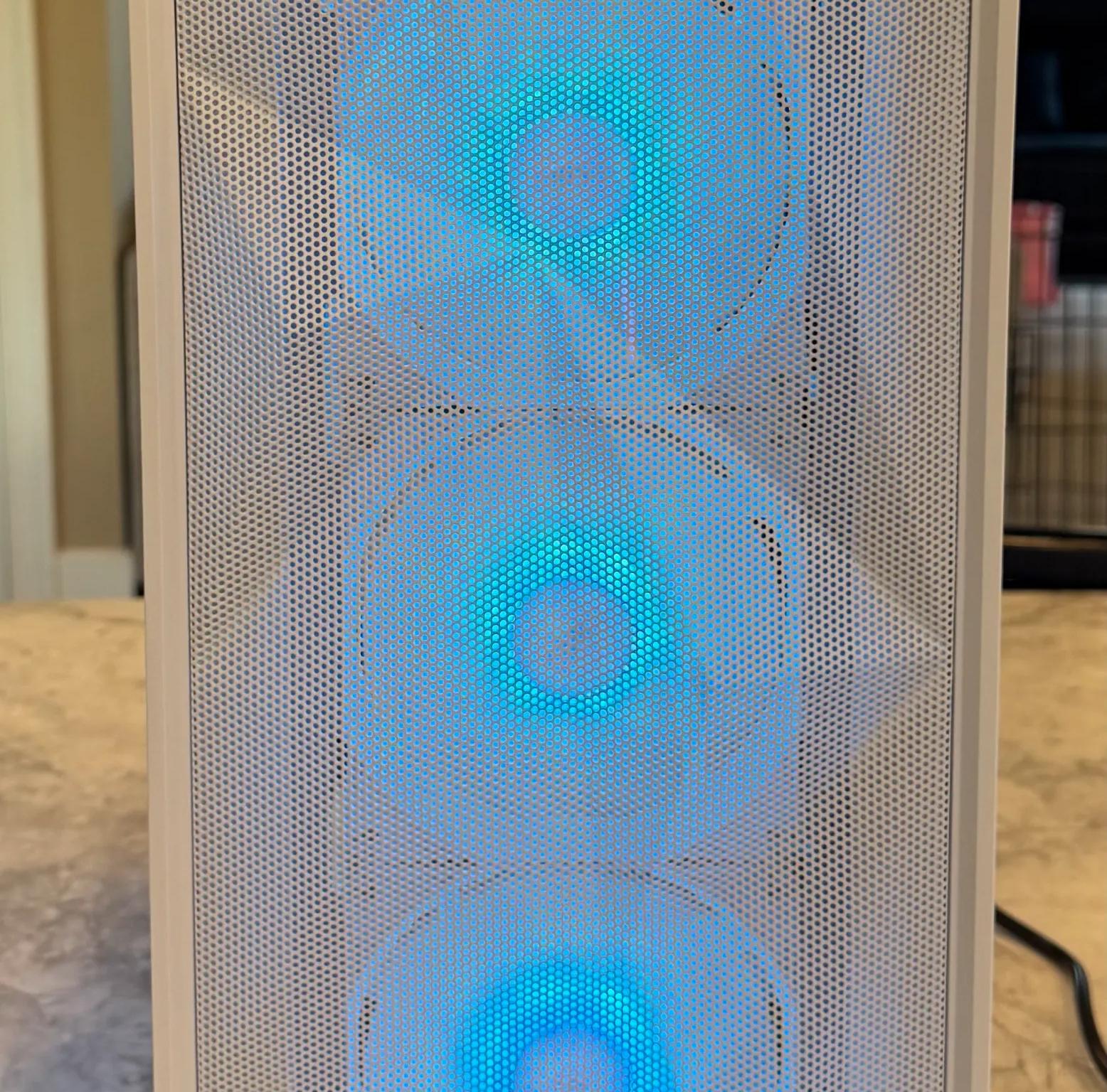 Iced Yeti         [ GeForce RTX 3070,   Ryzen 5 5600x,  1TB SSD,  32GB DDR4,   850W