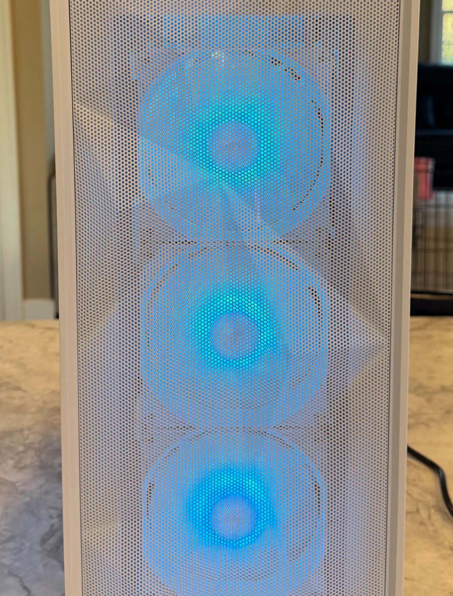 Iced Yeti         [ GeForce RTX 3070,   Ryzen 5 5600x,  1TB SSD,  32GB DDR4,   850W