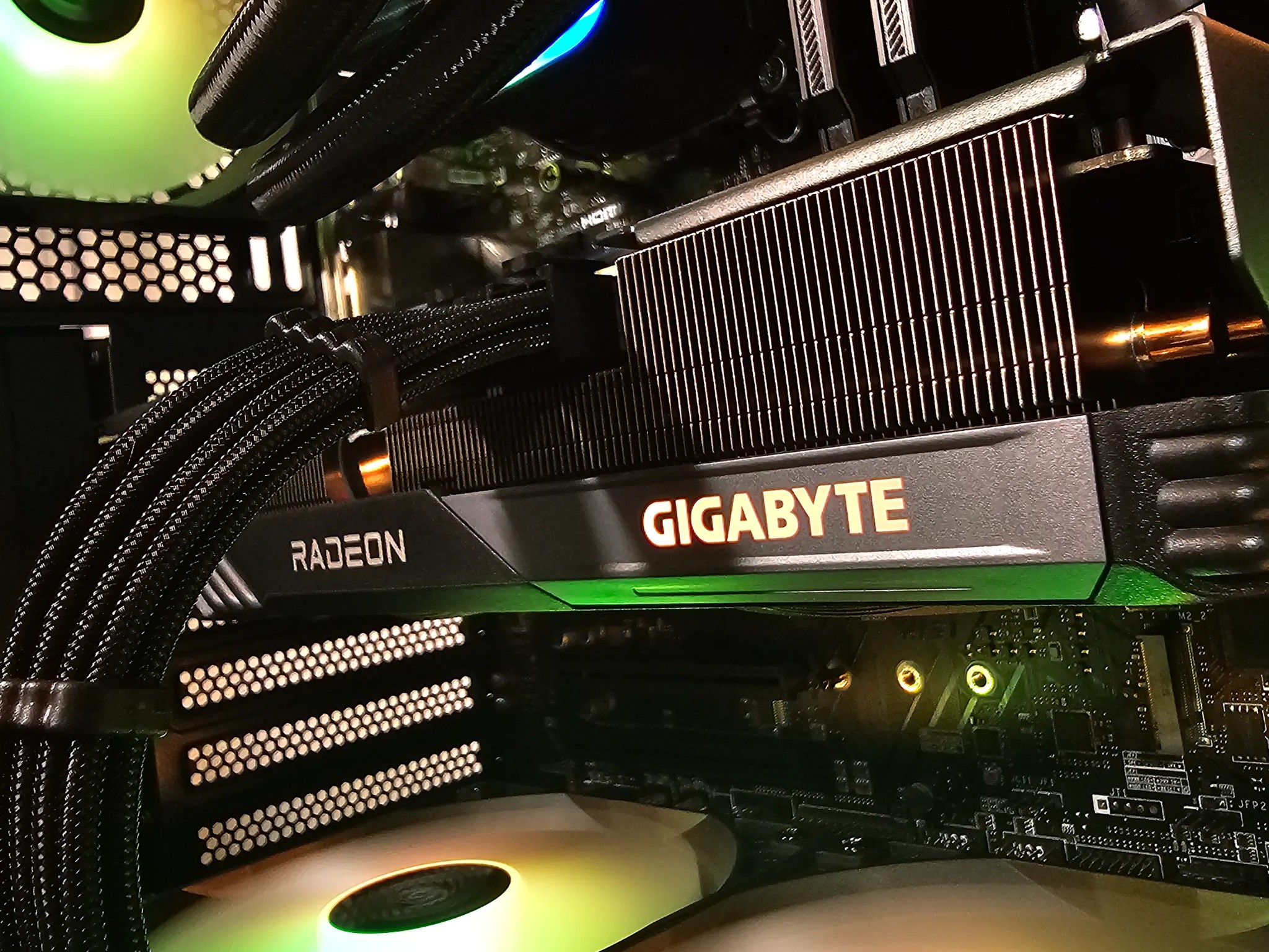 𝔗𝔥𝔬𝔯 / i5 12400f / RX 7600 XT 16GB / 32GB DDR5 / 1TB SSD / Wi-Fi + BT