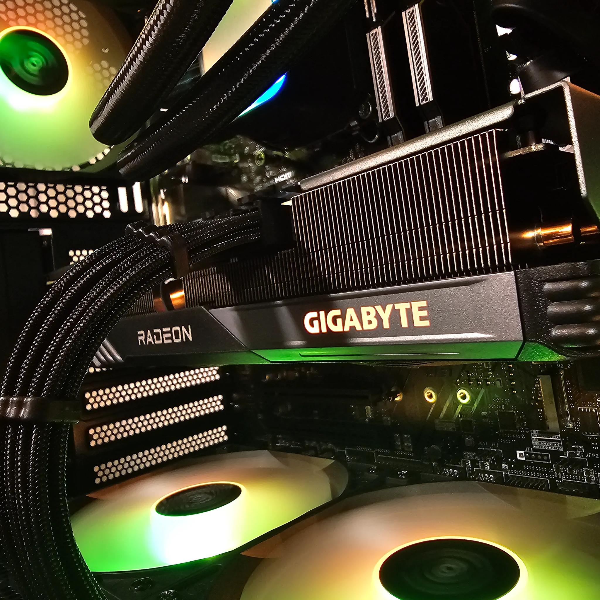 𝔗𝔥𝔬𝔯 / i5 12400f / RX 7600 XT 16GB / 32GB DDR5 / 1TB SSD / Wi-Fi + BT