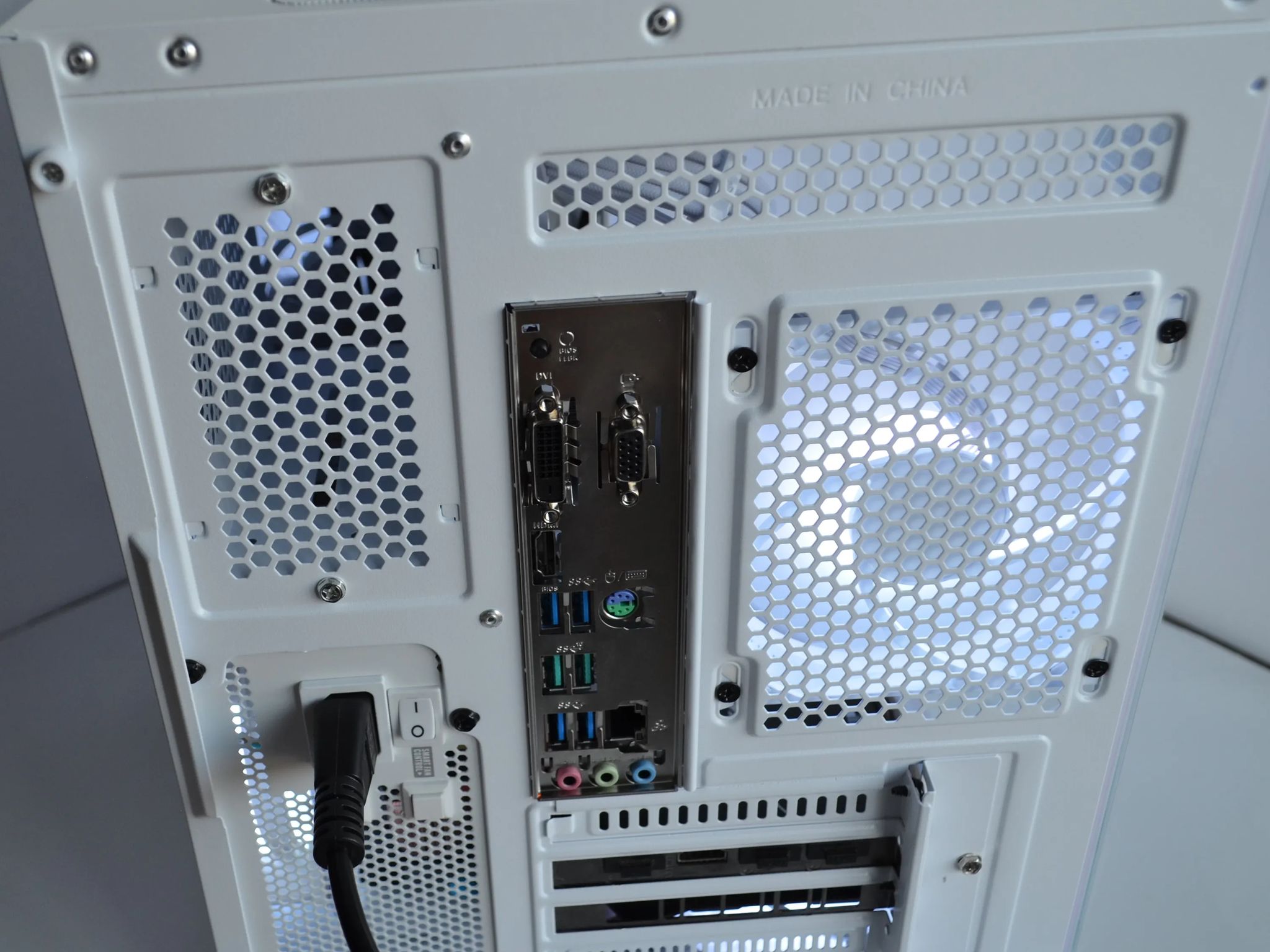❄️FrostBite🧊 Gaming PC - RX 5700 XT (RTX 3060 Equivalent) - Ryzen 5 5600g - 16GB Ram - 1TB NVME