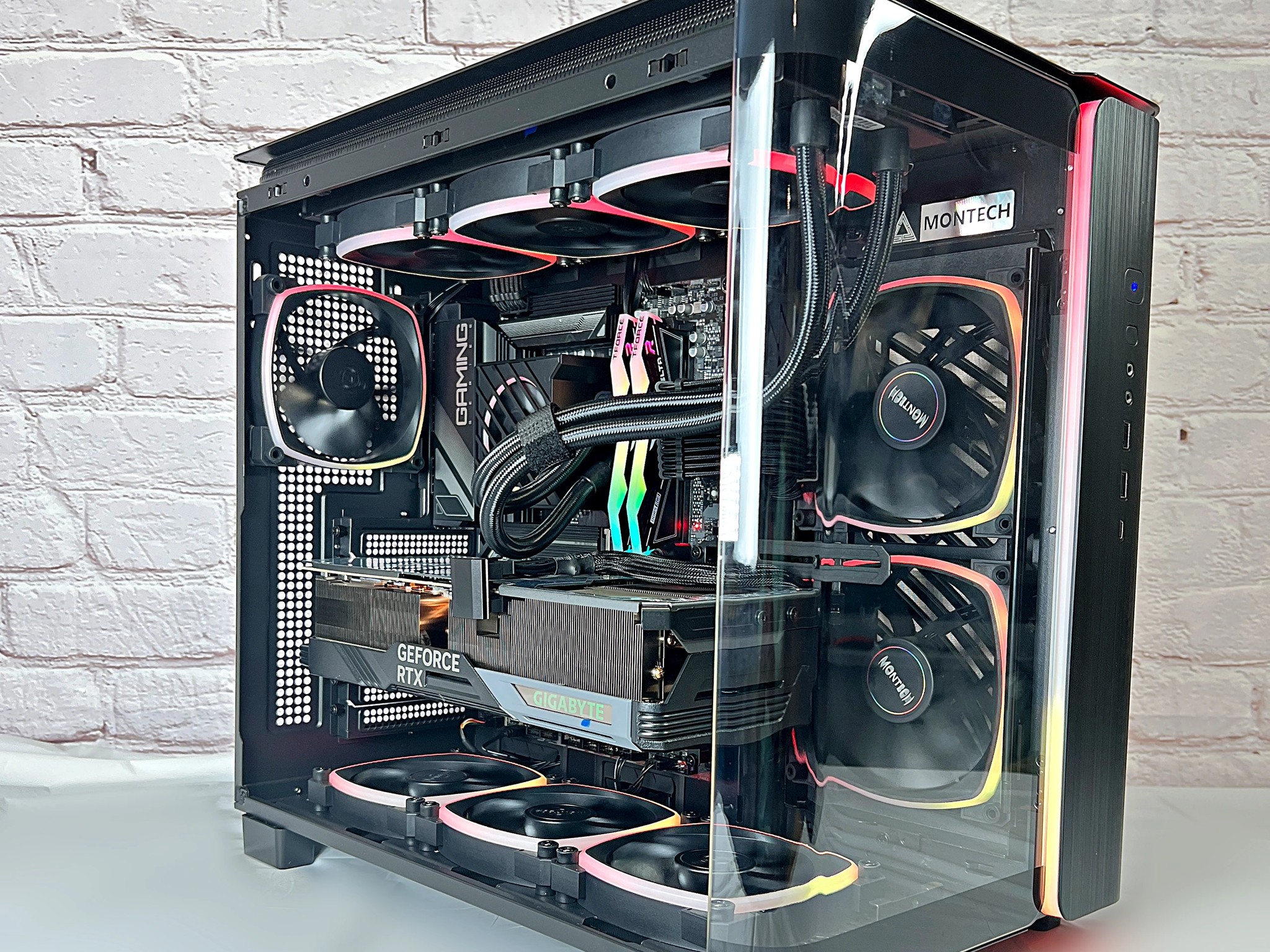 Pro Gamer - Ryzen 7 7800X3D RTX 4090 Gaming OC 32GB DDR5 2TB M.2 Gaming PC