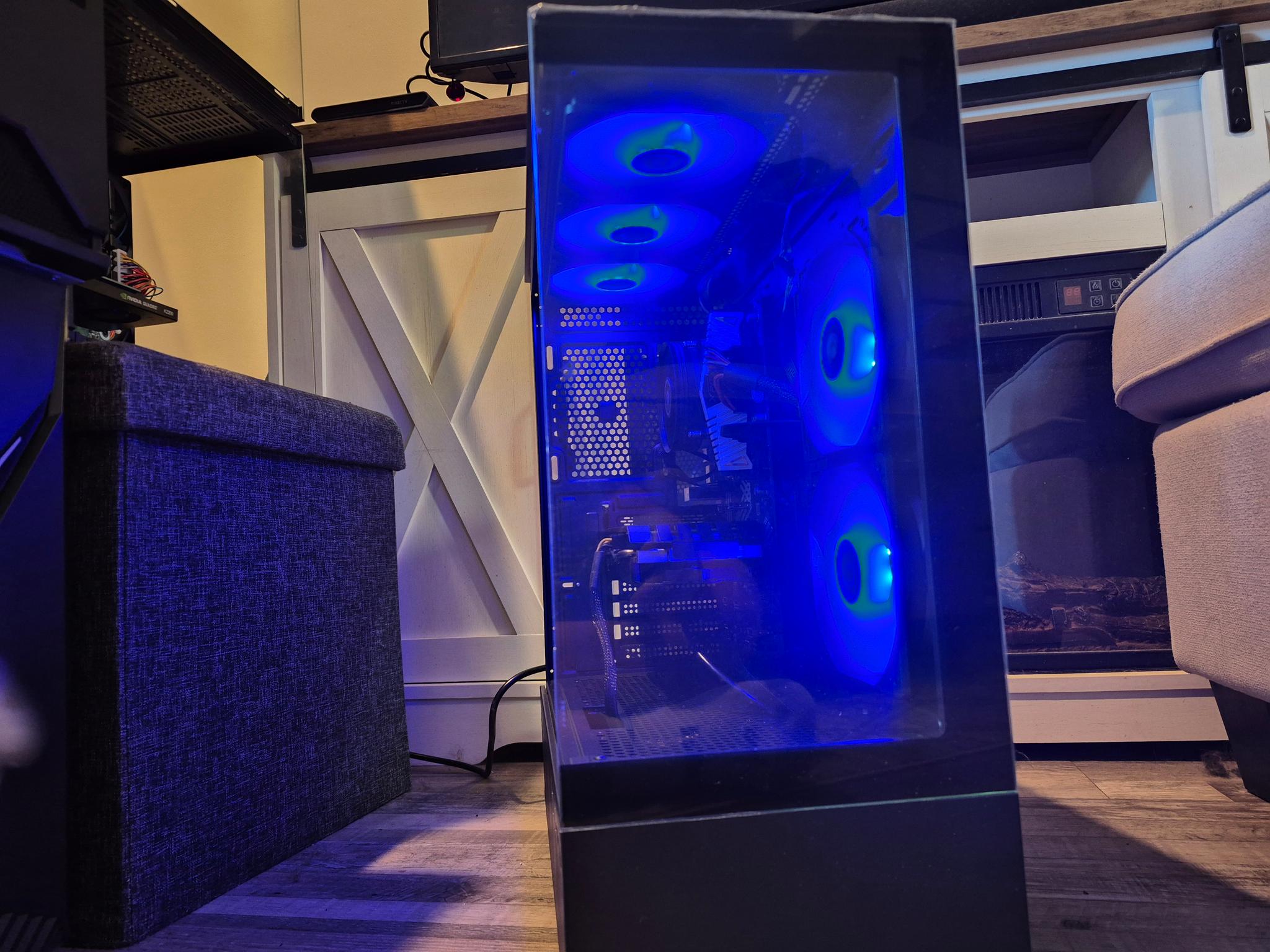 i5-7th Gen, RX 580 8GB 2048SP, 16GB RAM, 512GB SSD, Win11 X Lite