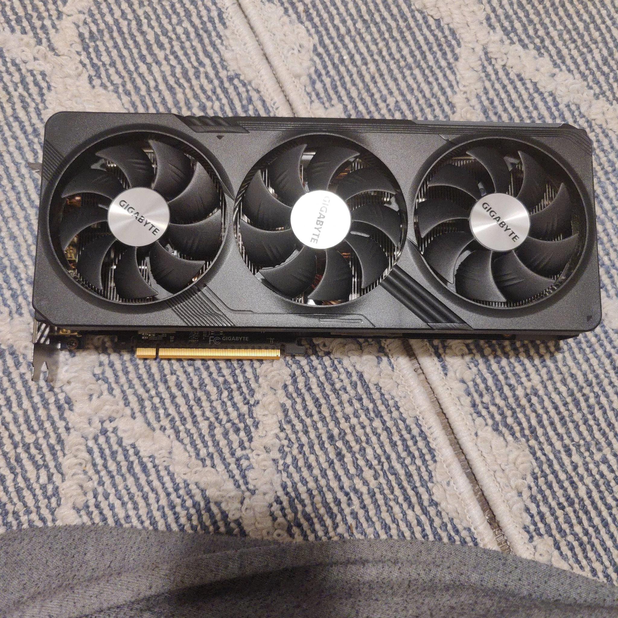 RX 7800XT *Great Condition* GIGABYTE OC 16GB GDDR6 Graphics Card