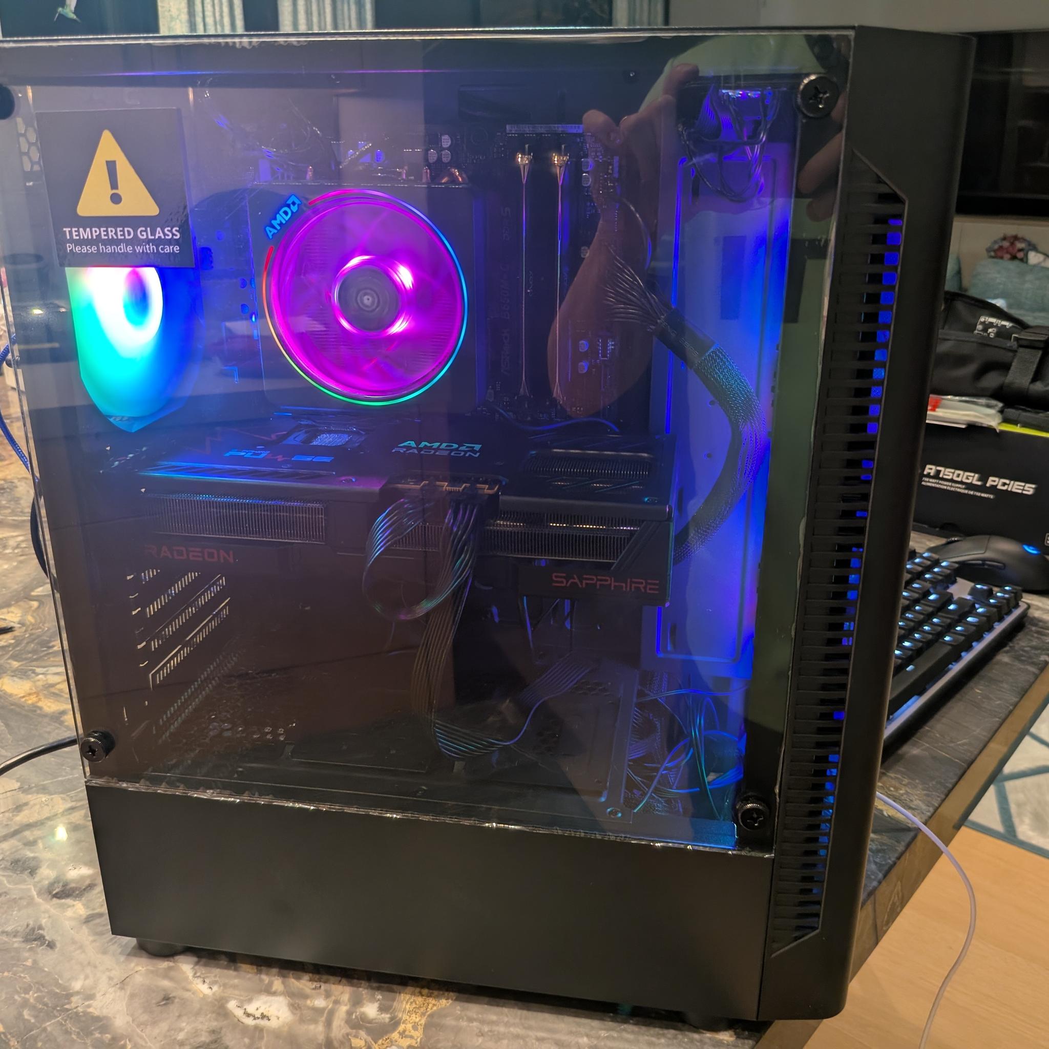 1440p Lightshow - RX 9070, Ryzen 5 7600, 32 GB DDR5, 2 TB Gen 4 NVME, RGB