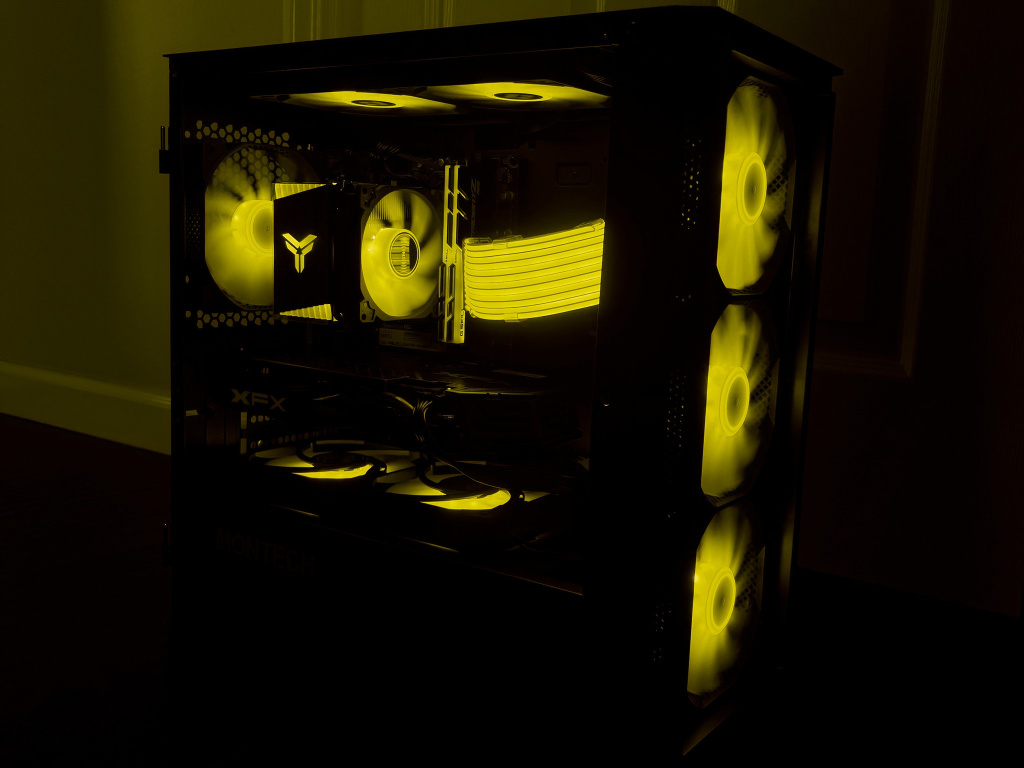 The RGBEAST 🔥 “Aesthetics Over Everything” -ZTT [RX 580 Budget Build]