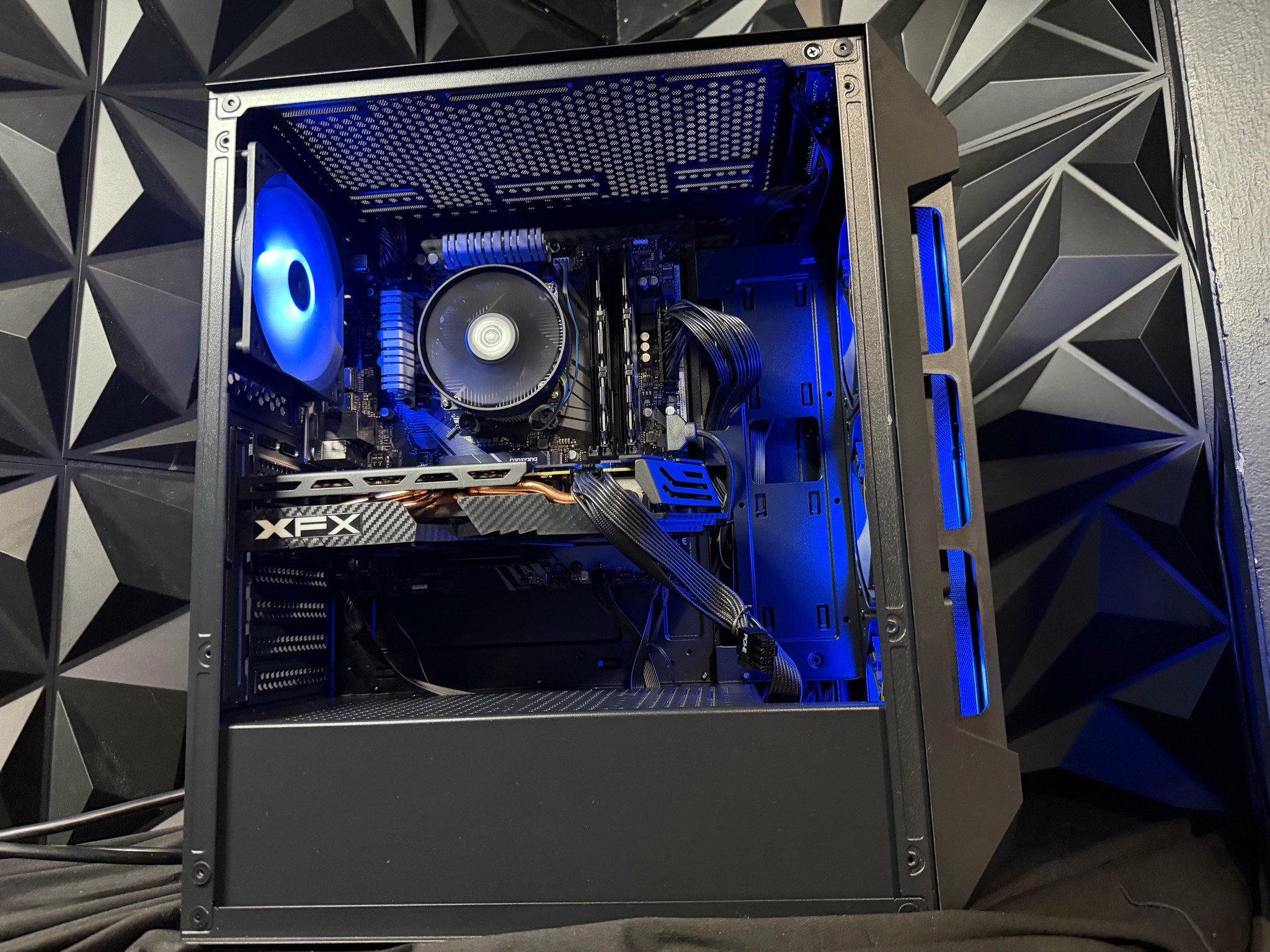 💅🔥 THE BUDGET BADDIE 🔥💅 Ryzen 5 2600| RX 580 8GB 16 GB DDR4| 512GB NVMe|650W PSU