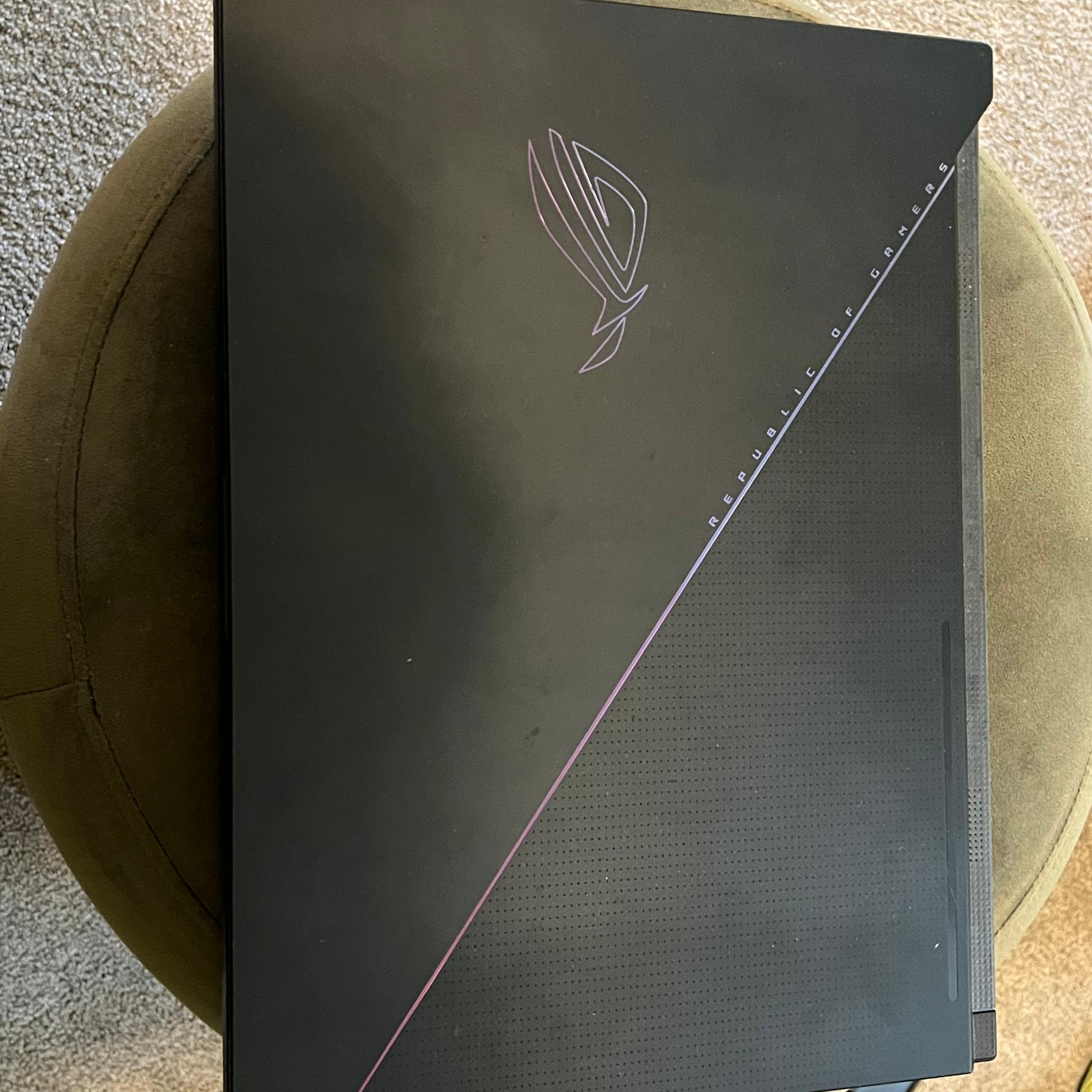 Asus ROG Zephyrus Duo 16 Gaming Laptop - R9 6900HX / RTX 3080 Ti