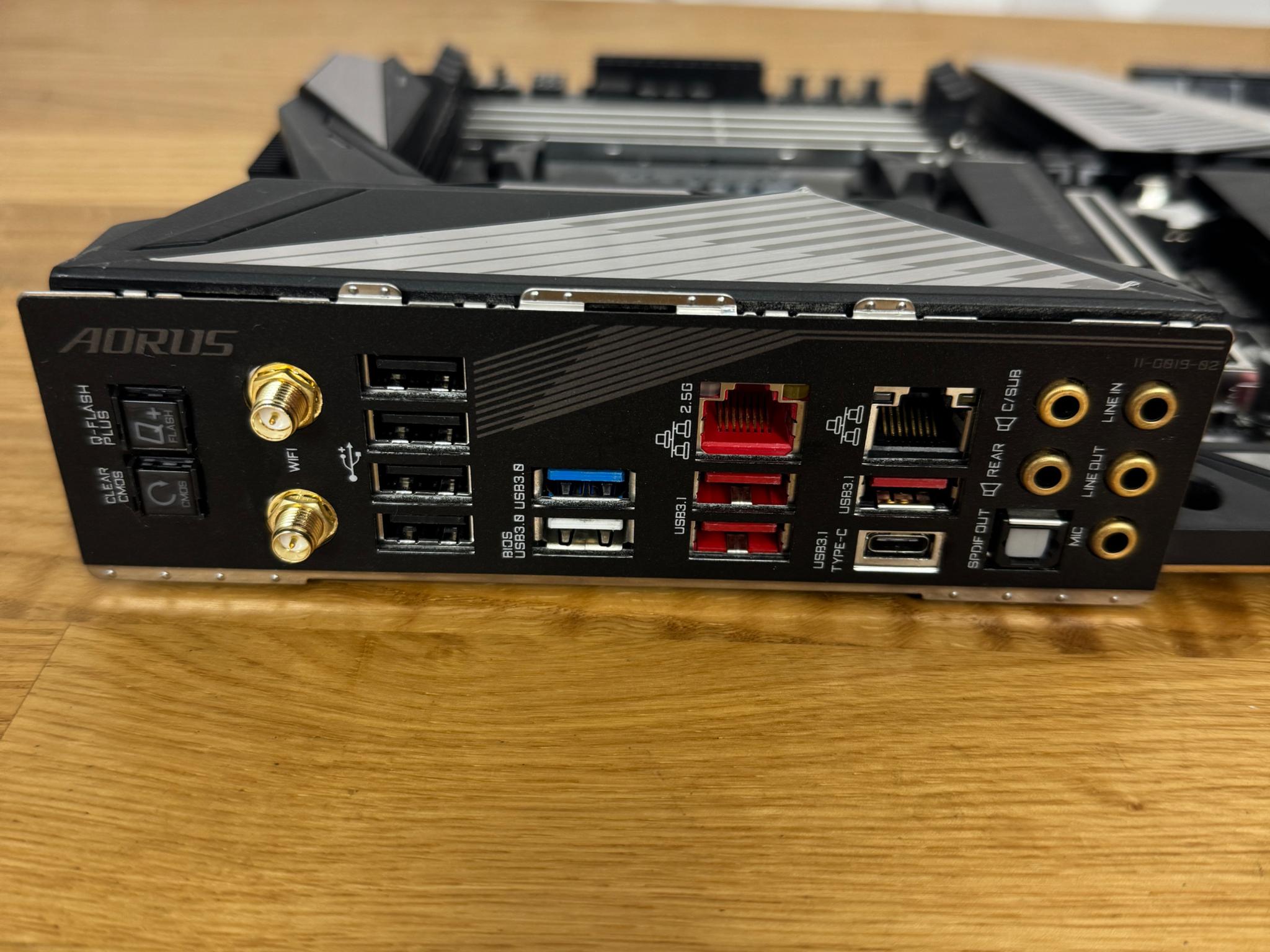 GIGABYTE X570 AORUS Master 6x SATA III DDR4-3200 PCIe 4.0 Motherboard
