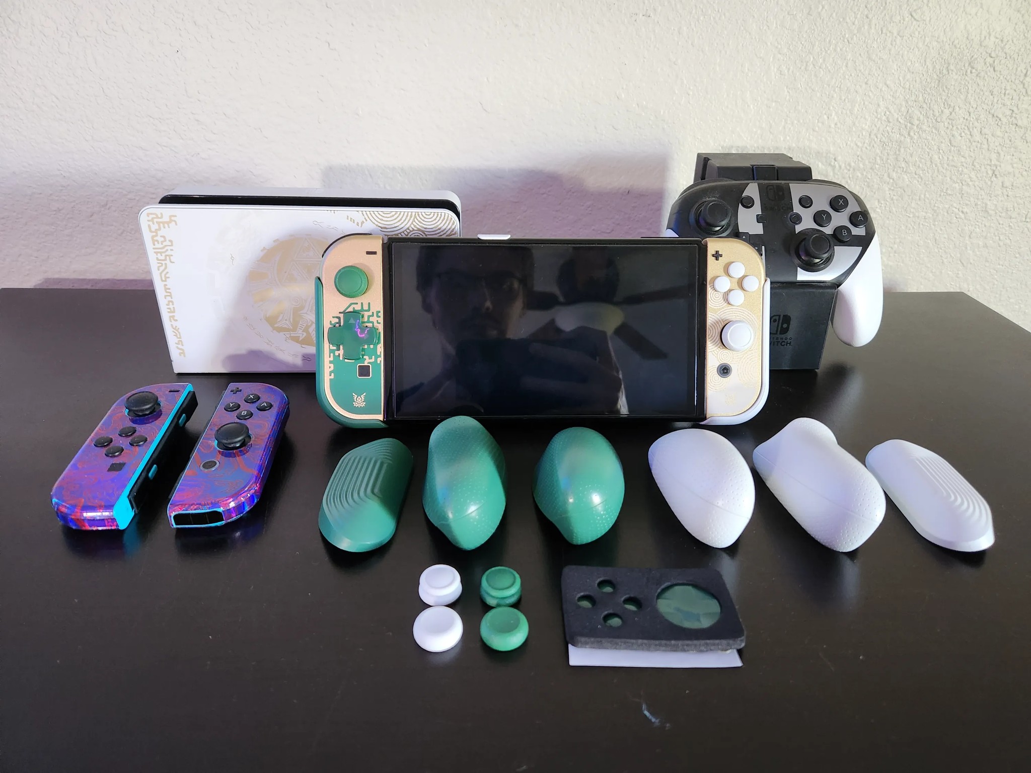 Nintendo Switch OLED - Zelda Tears of the Kingdom Edition Bundle