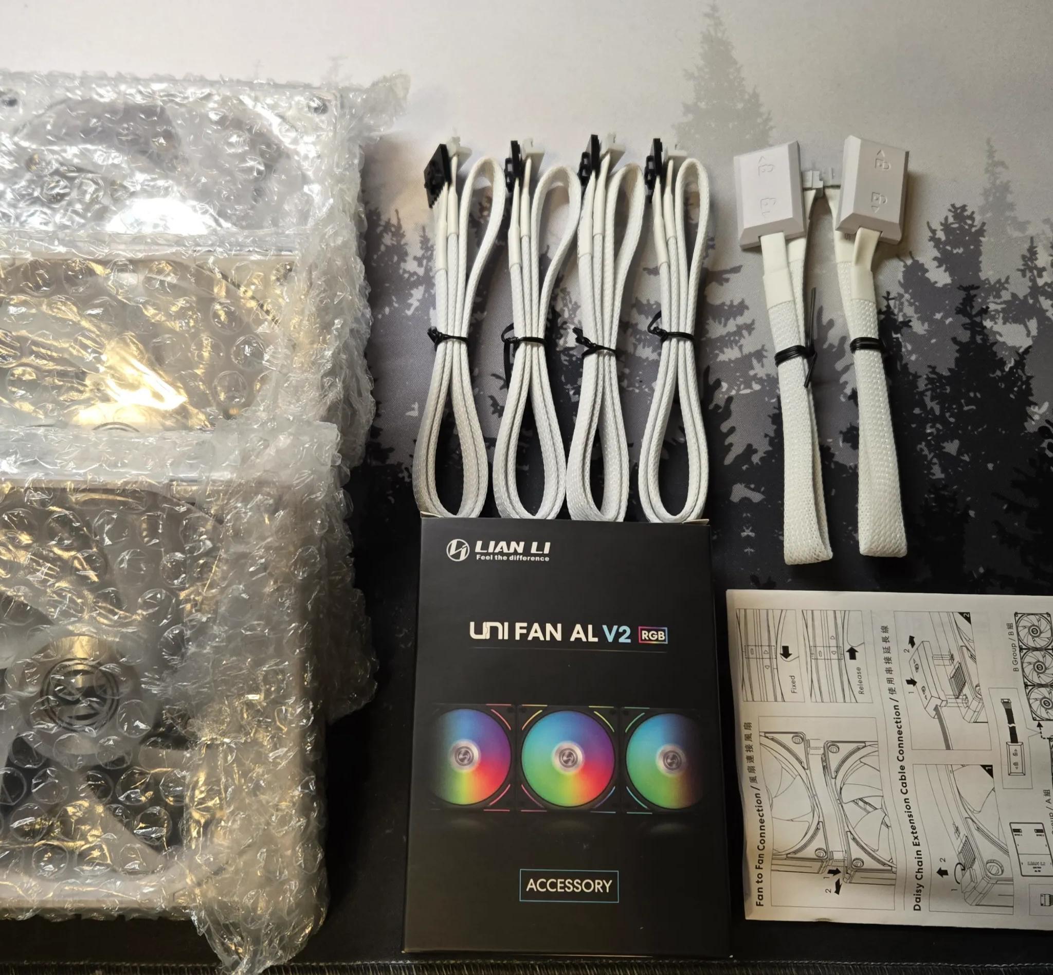 Lian Li UNI FAN AL120 V2 (3-Pack) (White Edition)