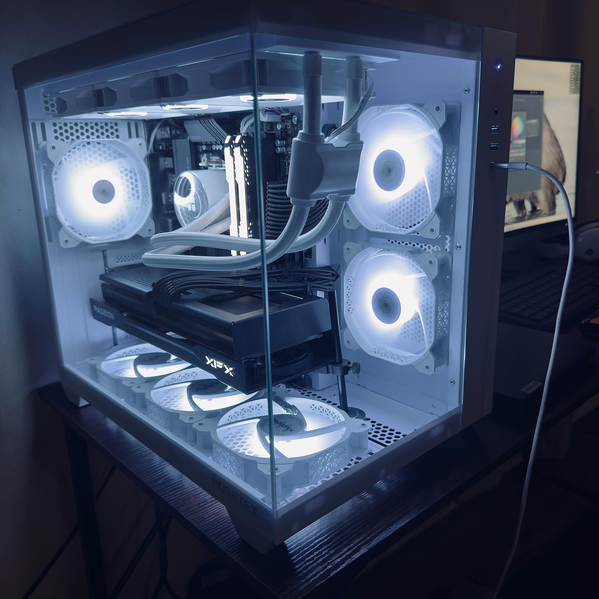 BRAND NEW WHITE GAMING PC – RX 9070 XT