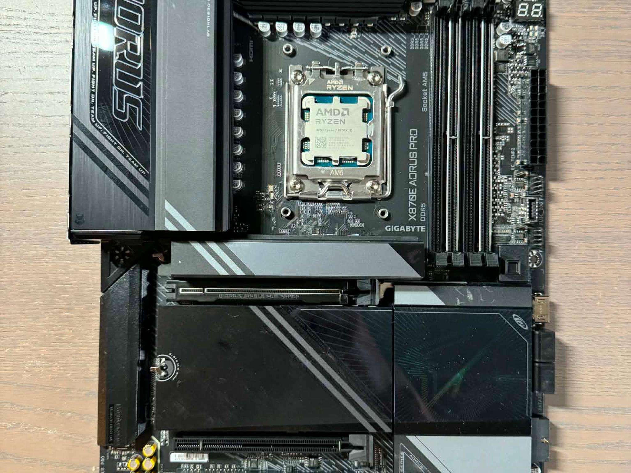 Ryzen 7 9800X3D AM5 CPU + Aorus X870E PRO AM5 Motherboard